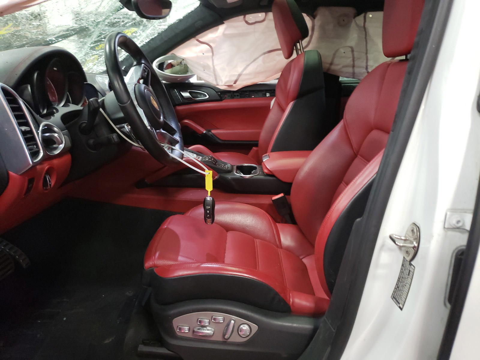 Photo 5 from auction – 2016 PORSCHE CAYENNE GT with VIN WP1AD2A26GLA76513