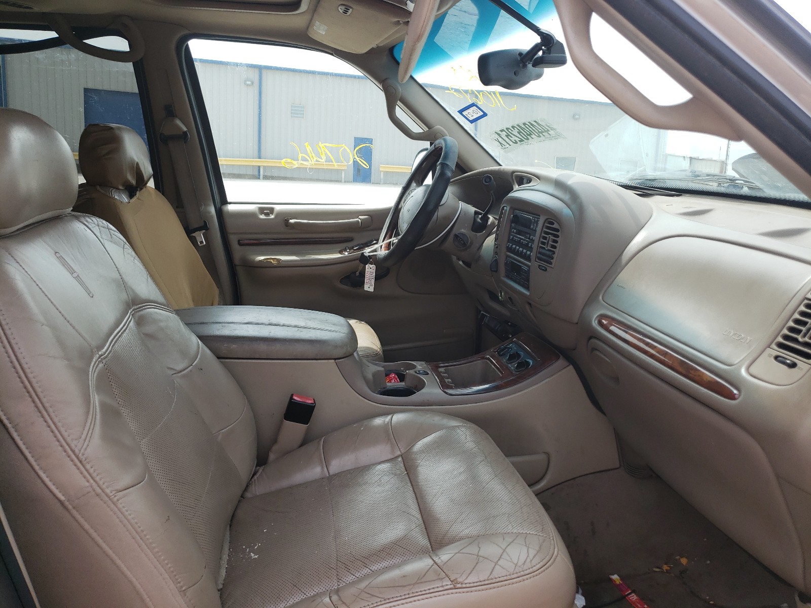 Photo 5 from auction – 2002 LINCOLN NAVIGATOR with VIN 5LMFU28R62LJ10672