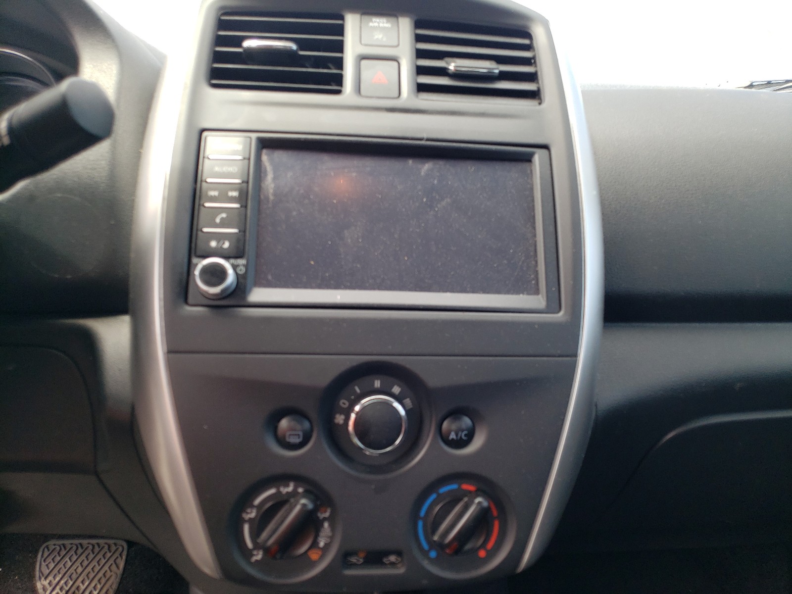 Photo 9 from auction – 2019 NISSAN VERSA S with VIN 3N1CN7AP5KL853098