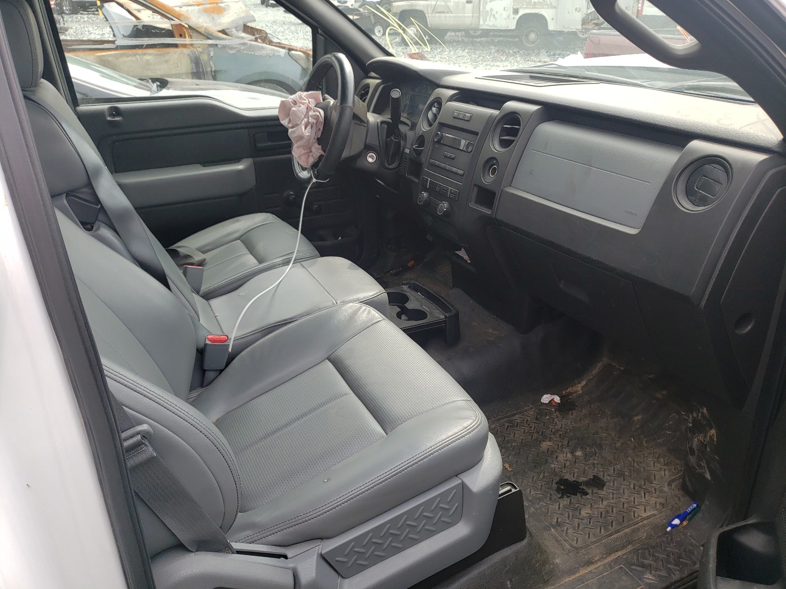 Photo 5 from auction – 2014 FORD F150 with VIN 1FTMF1CM8EKG36715