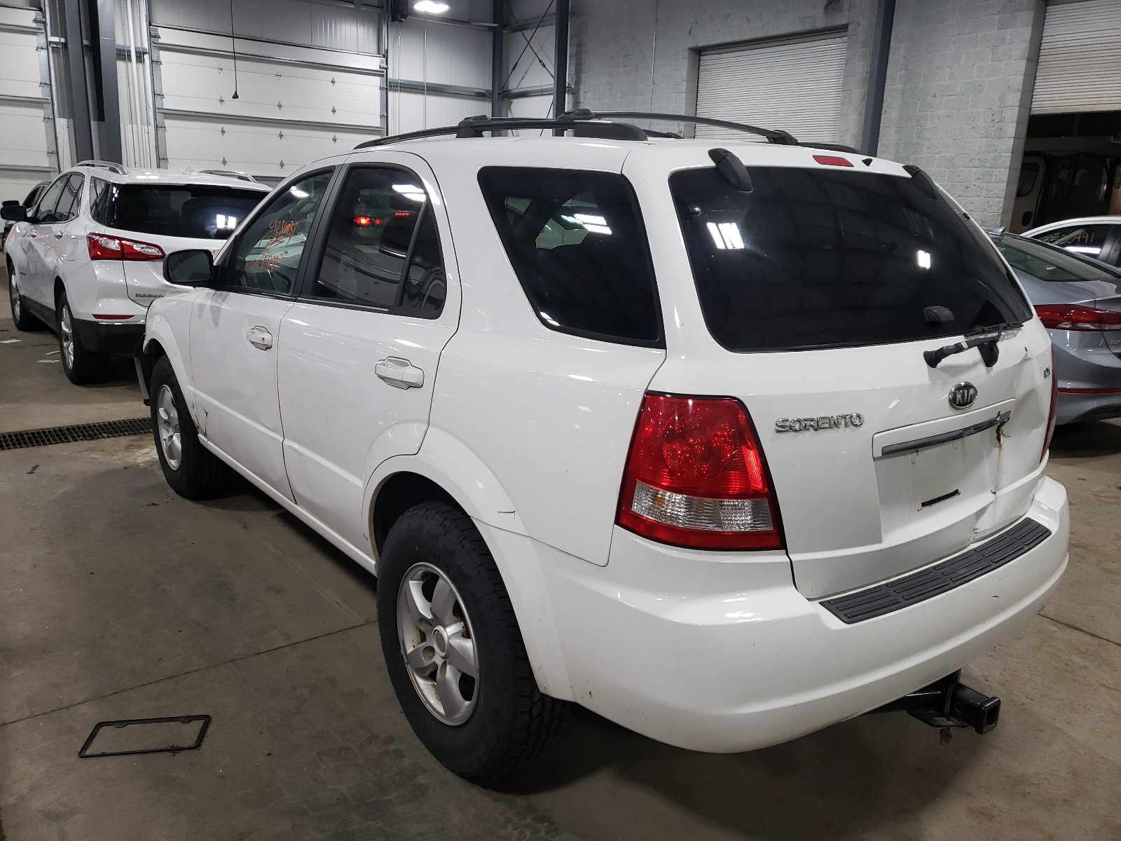 Photo 3 from auction – 2006 KIA SORENTO EX with VIN KNDJC733065601155