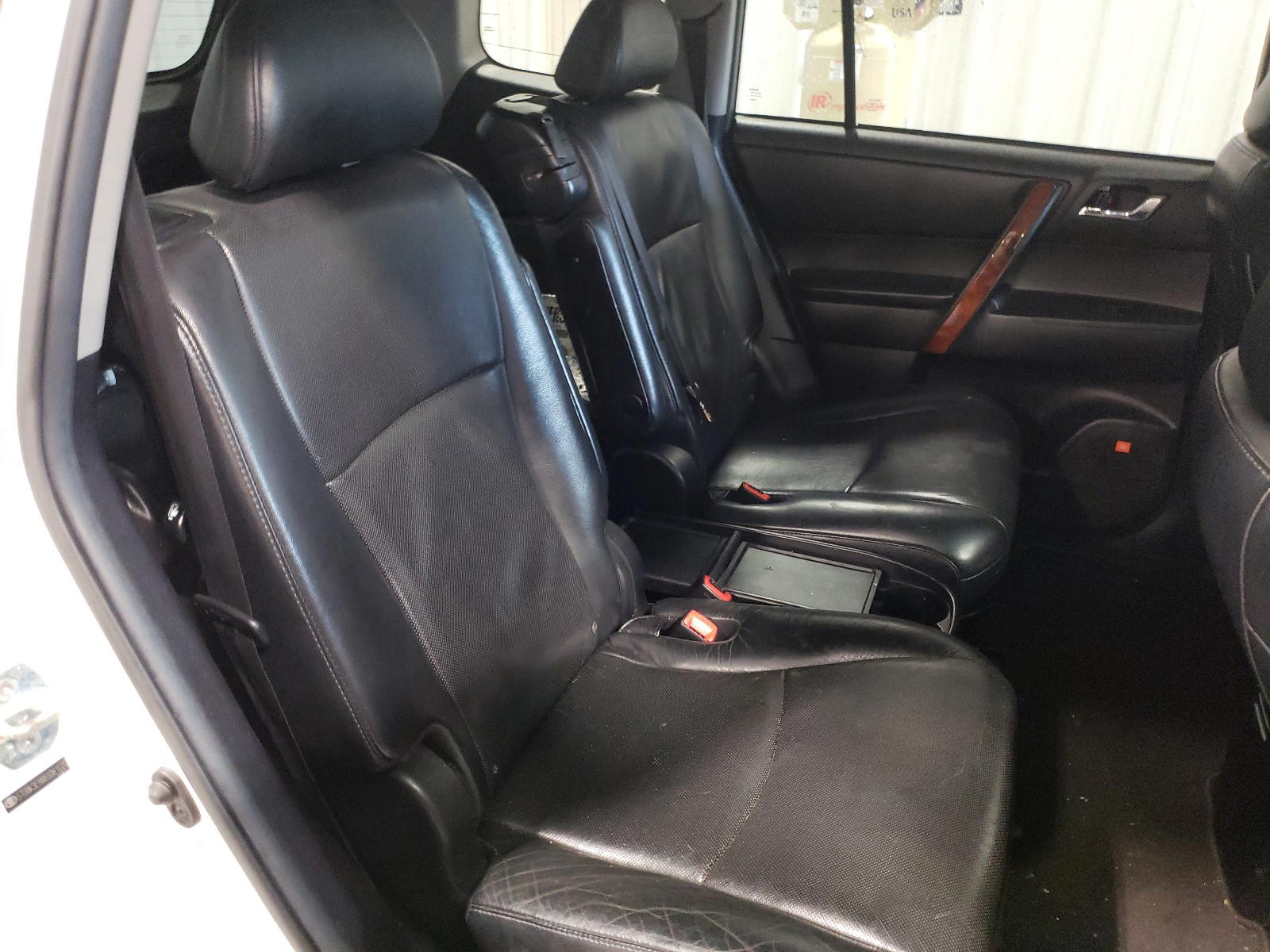 Photo 6 from auction – 2011 TOYOTA HIGHLANDER with VIN 5TDDK3EH8BS081020