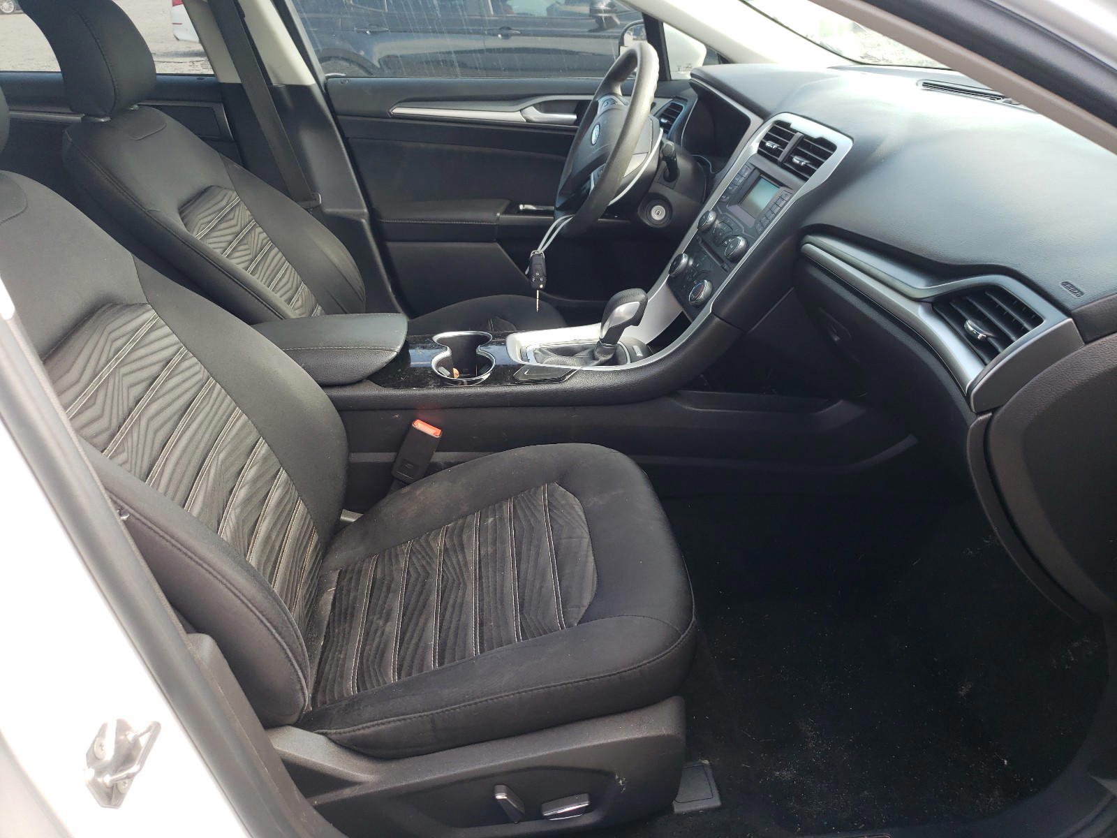 Photo 5 from auction – 2016 FORD FUSION SE with VIN 3FA6P0H77GR388139
