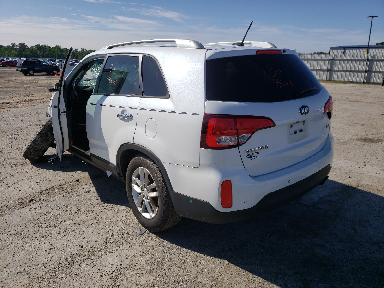 Photo 3 from auction – 2015 KIA SORENTO LX with VIN 5XYKT3A61FG601540