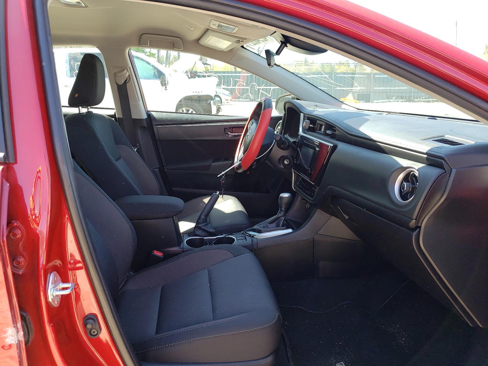 Photo 5 from auction – 2019 TOYOTA COROLLA L with VIN 2T1BURHE2KC199658
