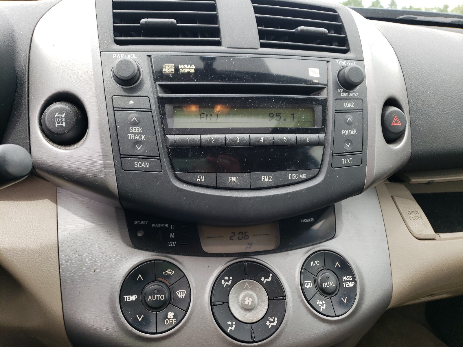 Photo 9 from auction – 2007 TOYOTA RAV4 LIMIT with VIN JTMBK31V776010305