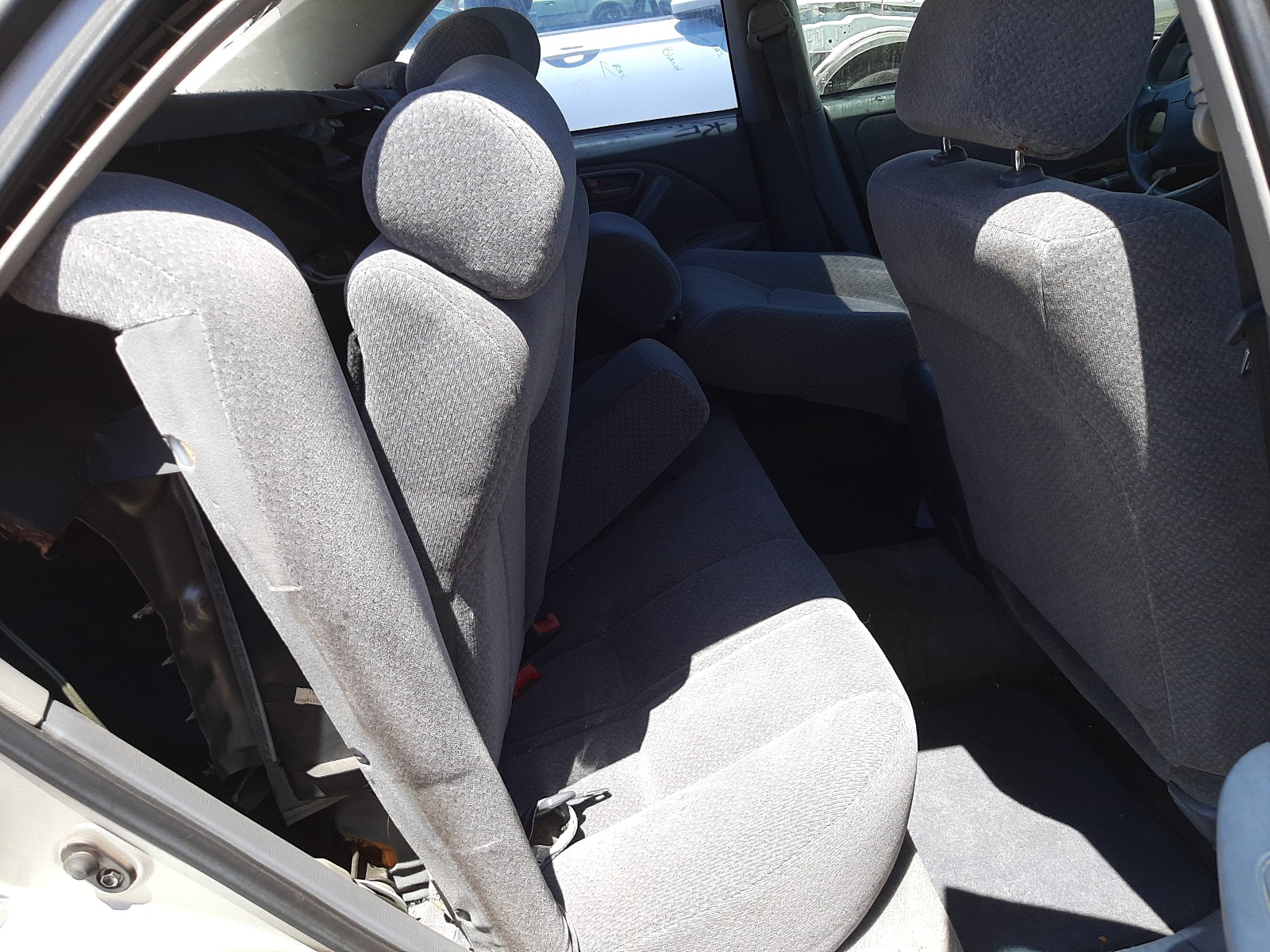Photo 6 from auction – 2000 TOYOTA CAMRY CE with VIN 4T1BG28K7YU665063