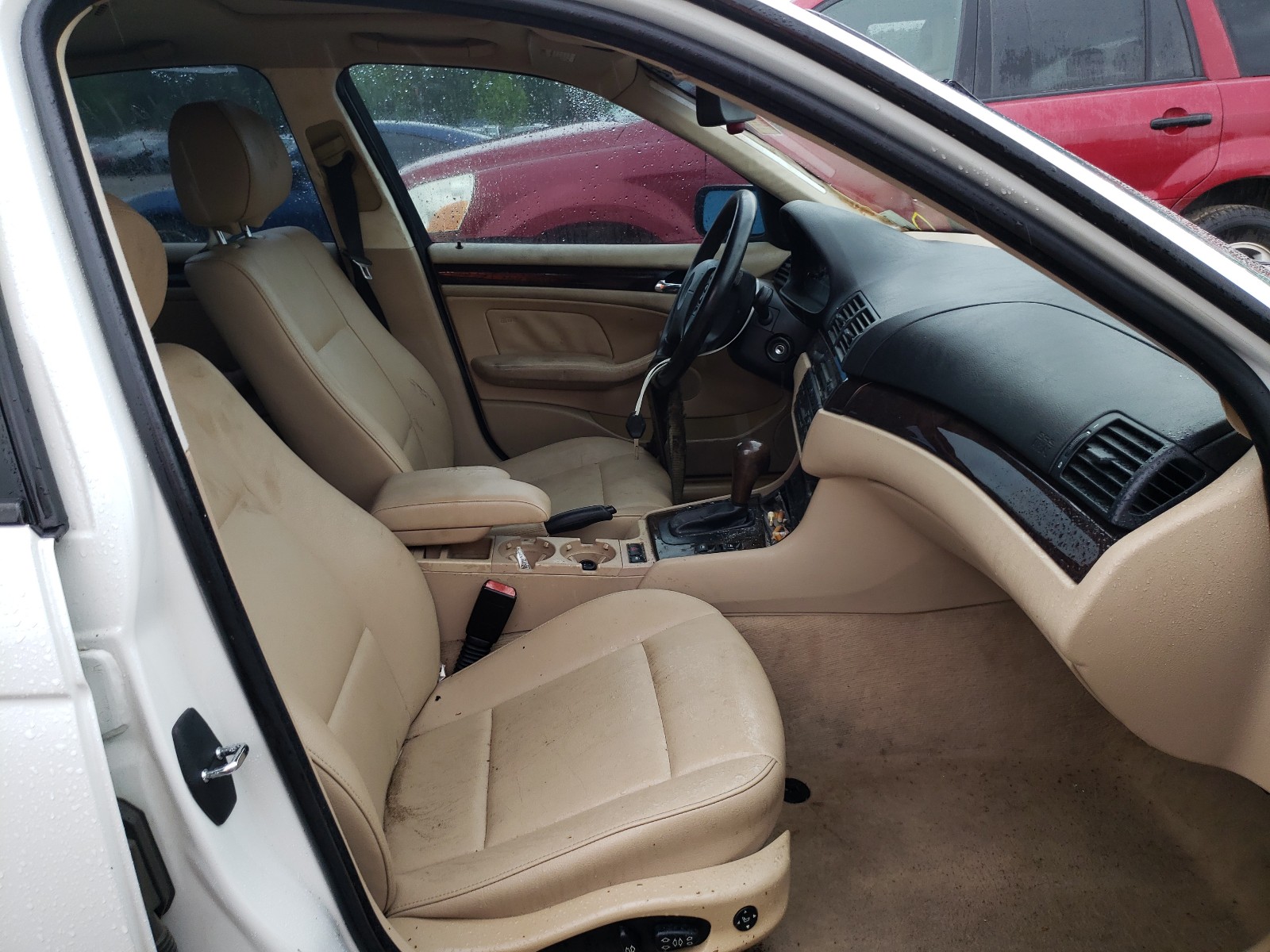 Photo 5 from auction – 2005 BMW 325 I with VIN WBAET37475NJ87509
