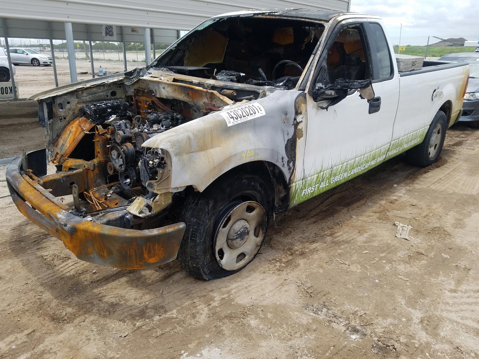 Photo 2 from auction – 2006 FORD F150 with VIN 1FTRF12286NA40638