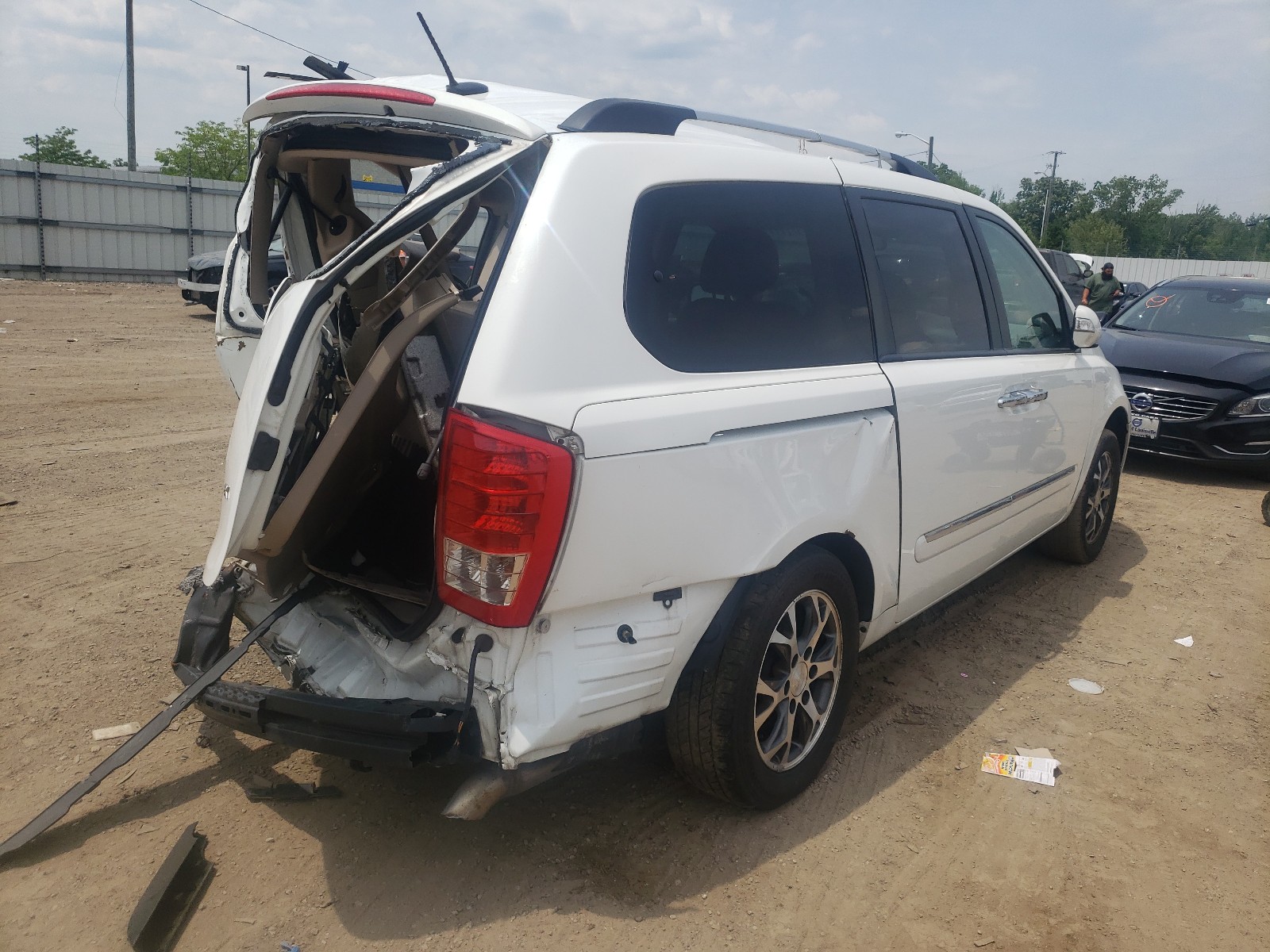Photo 4 from auction – 2014 KIA SEDONA with VIN KNDMH4C79E6554992