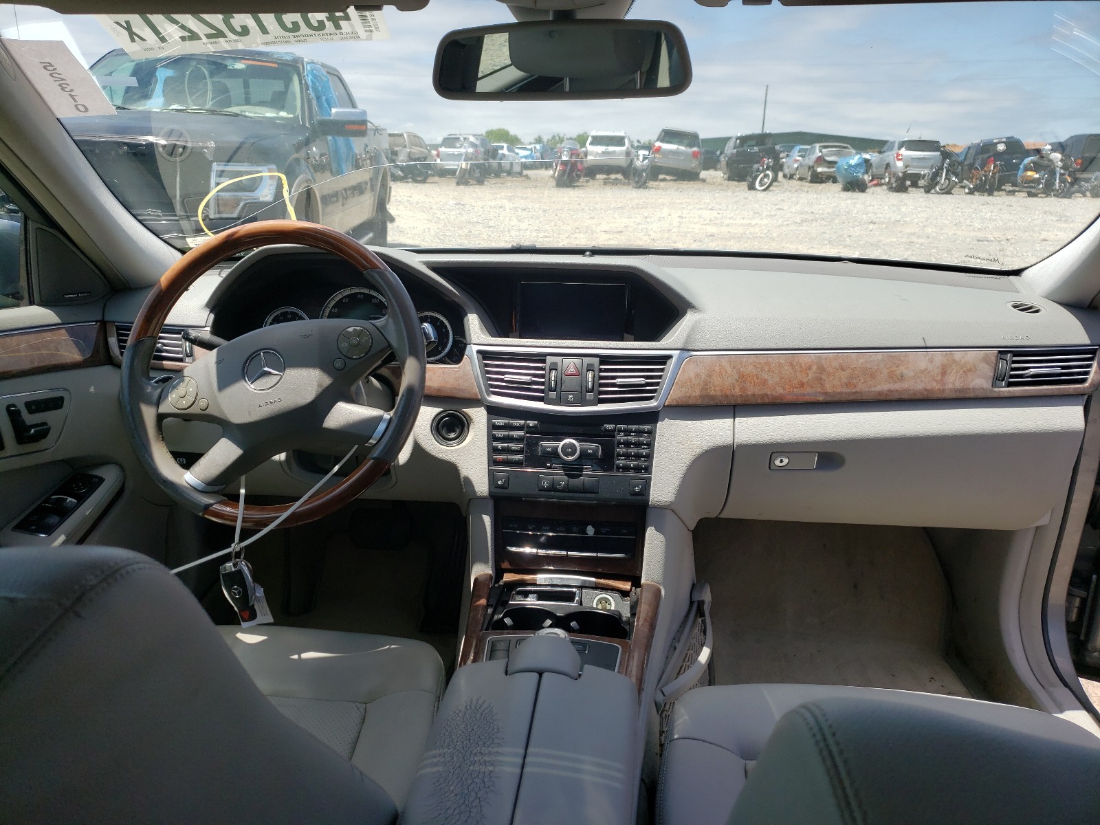 Photo 9 from auction – 2010 MERCEDES-BENZ E 350 with VIN WDDHF5GB4AA184396