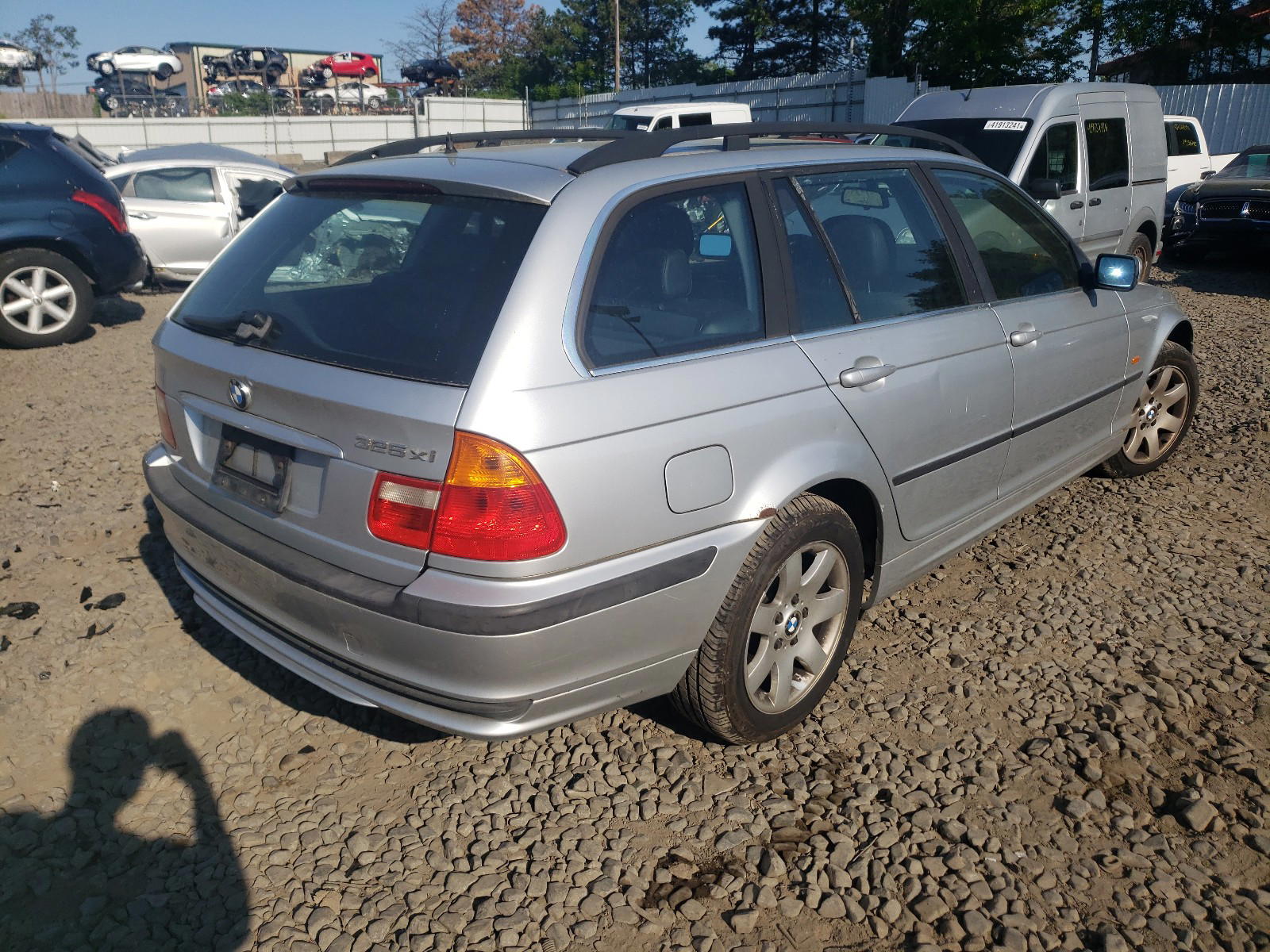 Photo 4 from auction – 2001 BMW 325 IT with VIN WBAAW334X1ET42933