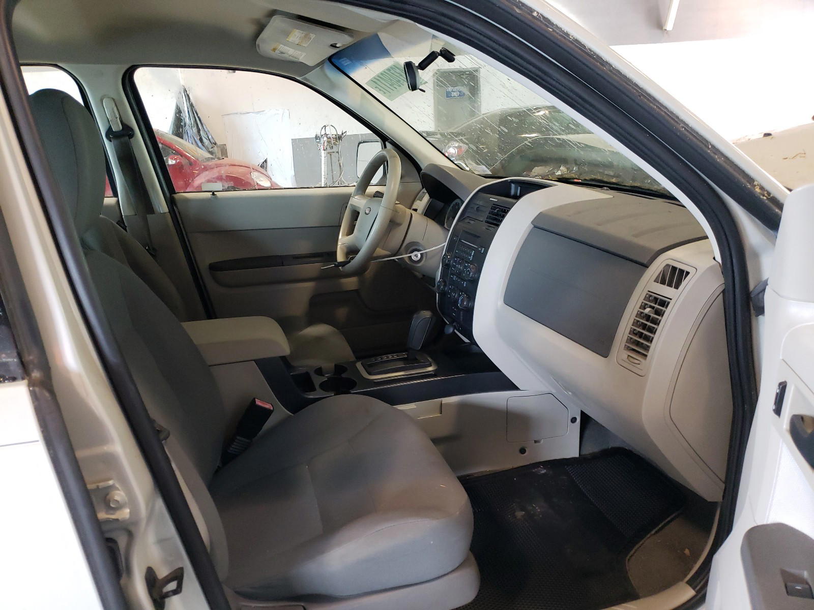Photo 5 from auction – 2008 FORD ESCAPE XLS with VIN 1FMCU02Z08KC06606