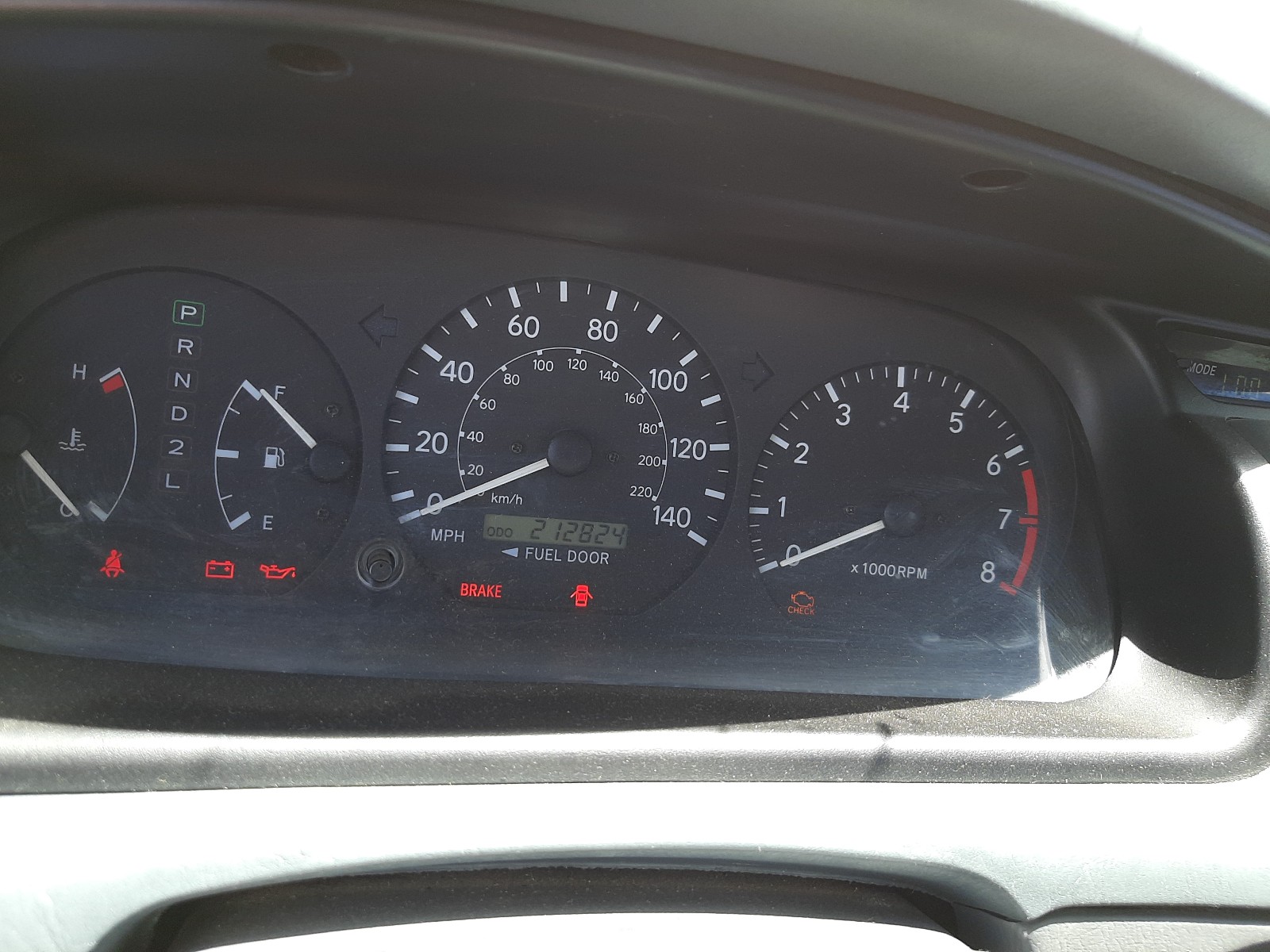 Photo 8 from auction – 2000 TOYOTA CAMRY CE with VIN 4T1BG28K7YU665063