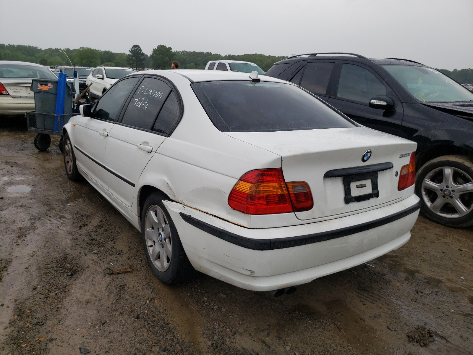 Photo 3 from auction – 2005 BMW 325 I with VIN WBAET37475NJ87509