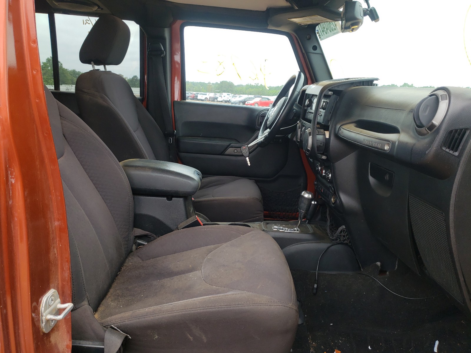 Photo 5 from auction – 2014 JEEP WRANGLER U with VIN 1C4BJWDG2EL269588