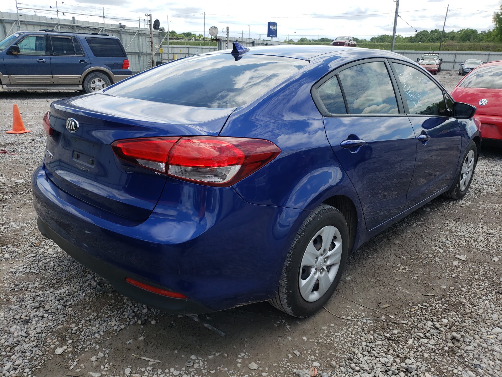 Photo 4 from auction – 2017 KIA FORTE LX with VIN 3KPFK4A77HE114281