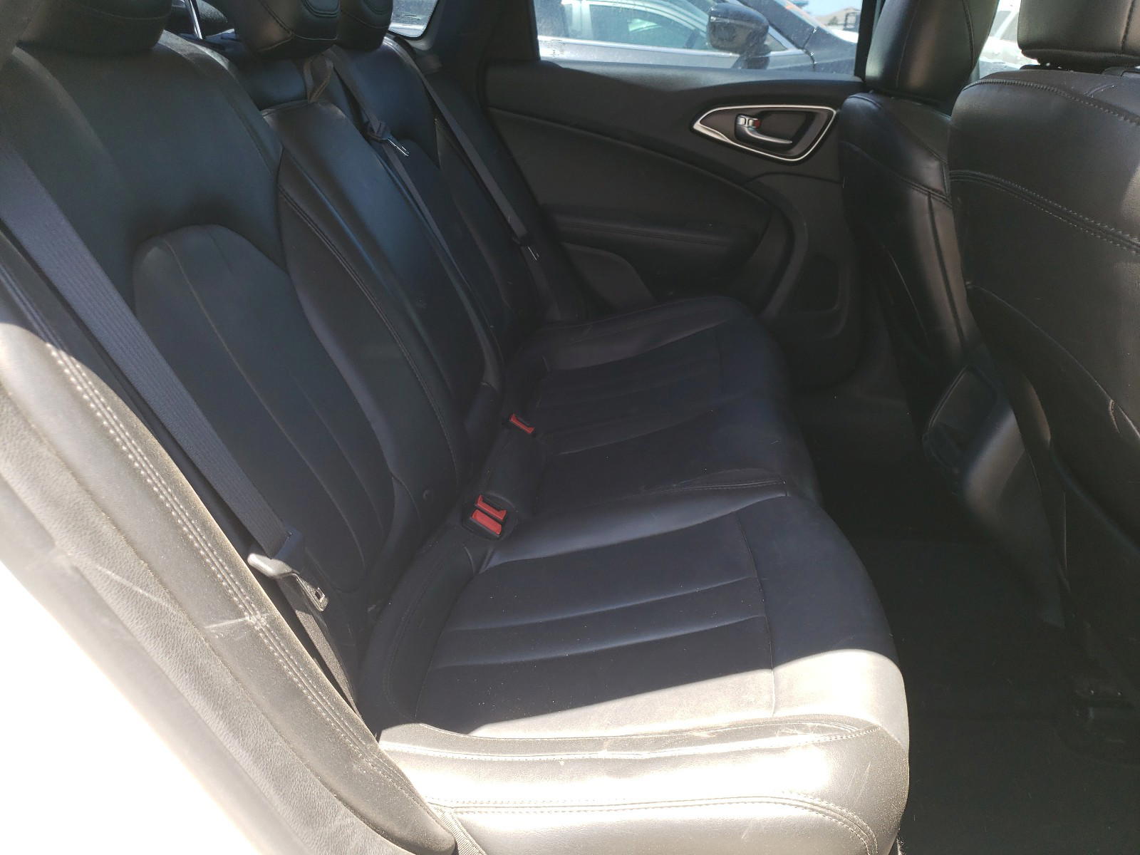 Photo 6 from auction – 2016 CHRYSLER 200 LIMITE with VIN 1C3CCCAB3GN176905