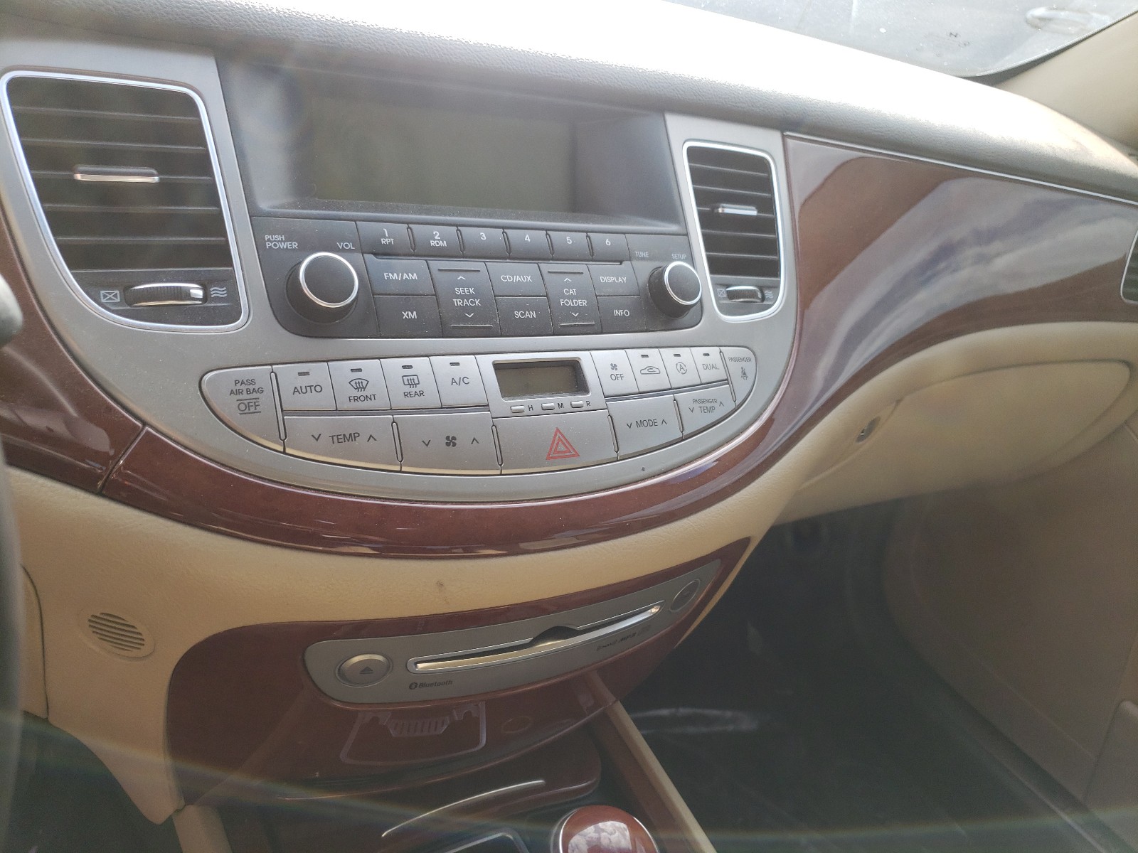 Photo 9 from auction – 2012 HYUNDAI GENESIS 3. with VIN KMHGC4DDXCU195365