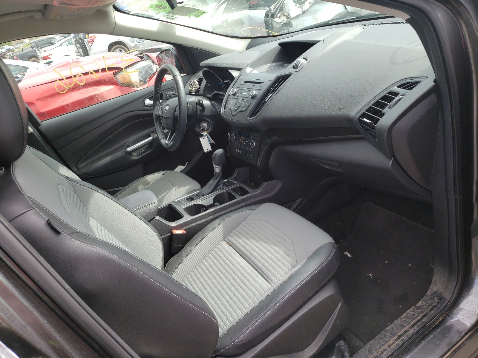 Photo 5 from auction – 2018 FORD ESCAPE SE with VIN 1FMCU0GD8JUD54493