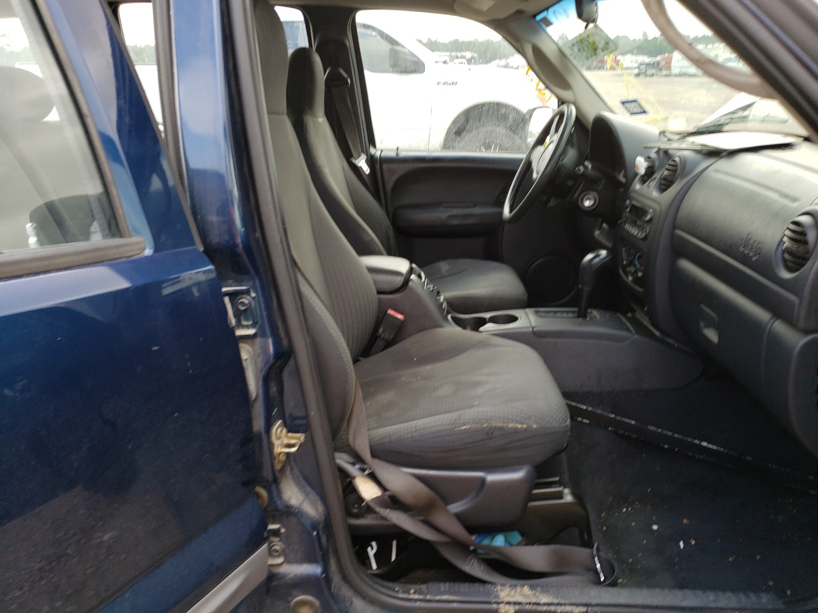 Photo 5 from auction – 2003 JEEP LIBERTY SP with VIN 1J4GK48K73W719666