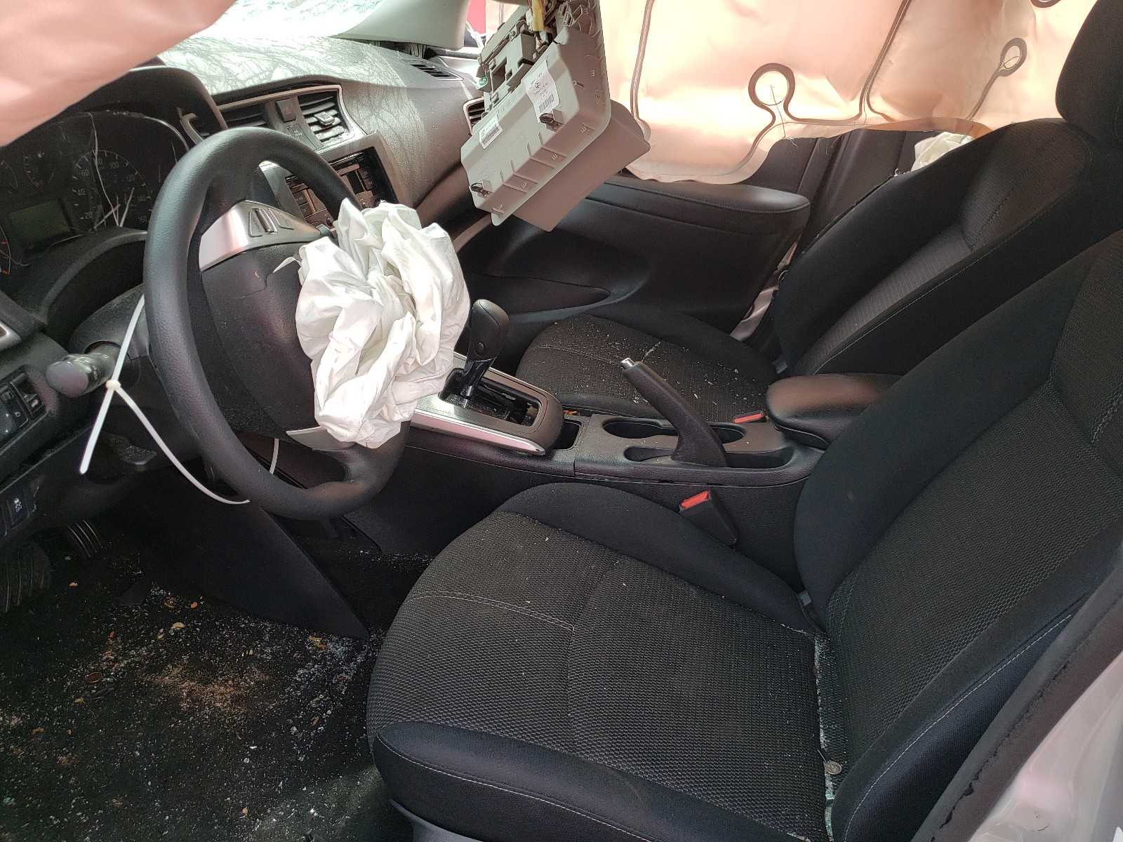 Photo 5 from auction – 2017 NISSAN SENTRA S with VIN 3N1AB7AP0HY330468