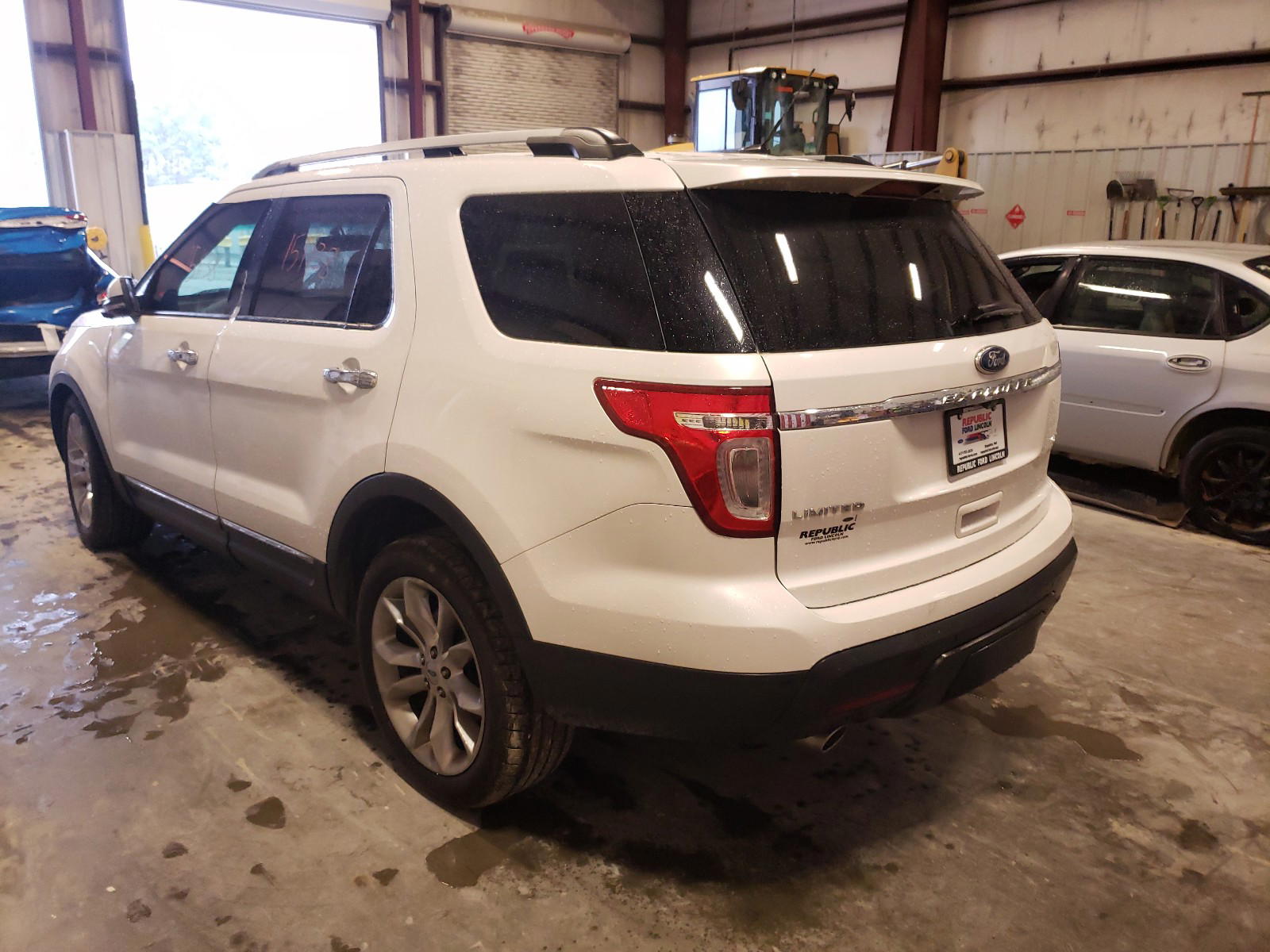 Photo 3 from auction – 2012 FORD EXPLORER L with VIN 1FMHK8F80CGA56360