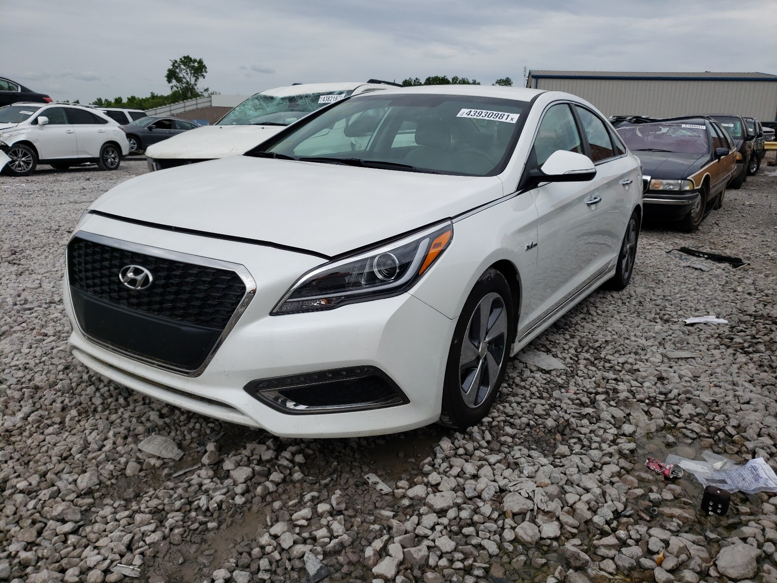 Photo 2 from auction – 2017 HYUNDAI SONATA HYB with VIN KMHE34L16HA050413
