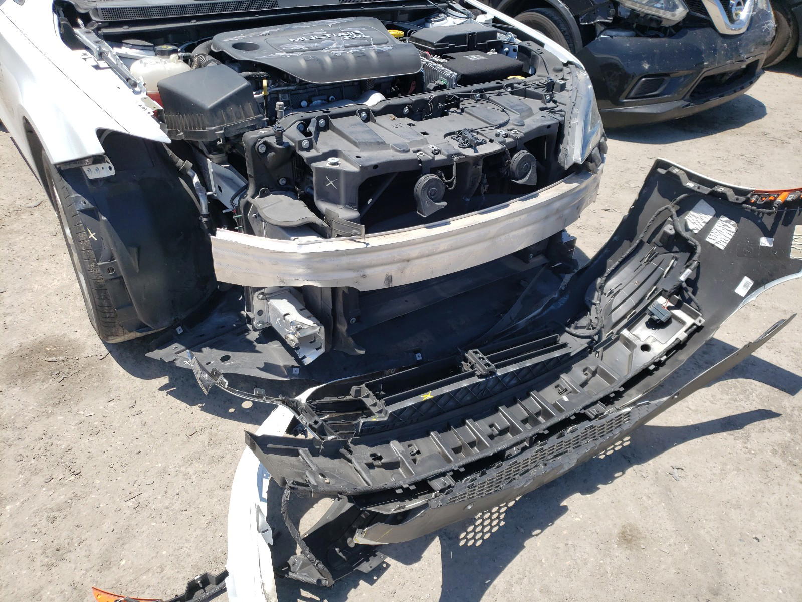 Photo 9 from auction – 2016 CHRYSLER 200 LIMITE with VIN 1C3CCCAB3GN176905