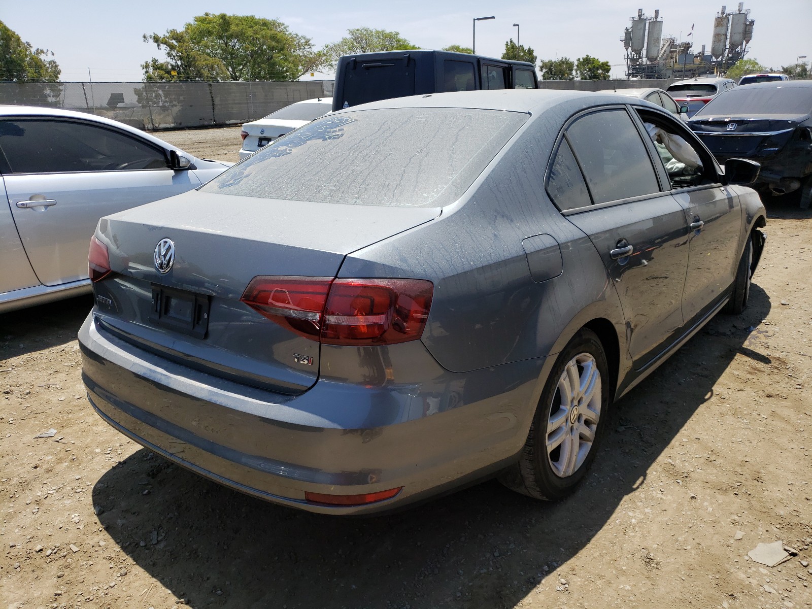Photo 4 from auction – 2018 VOLKSWAGEN JETTA S with VIN 3VW2B7AJ9JM220638