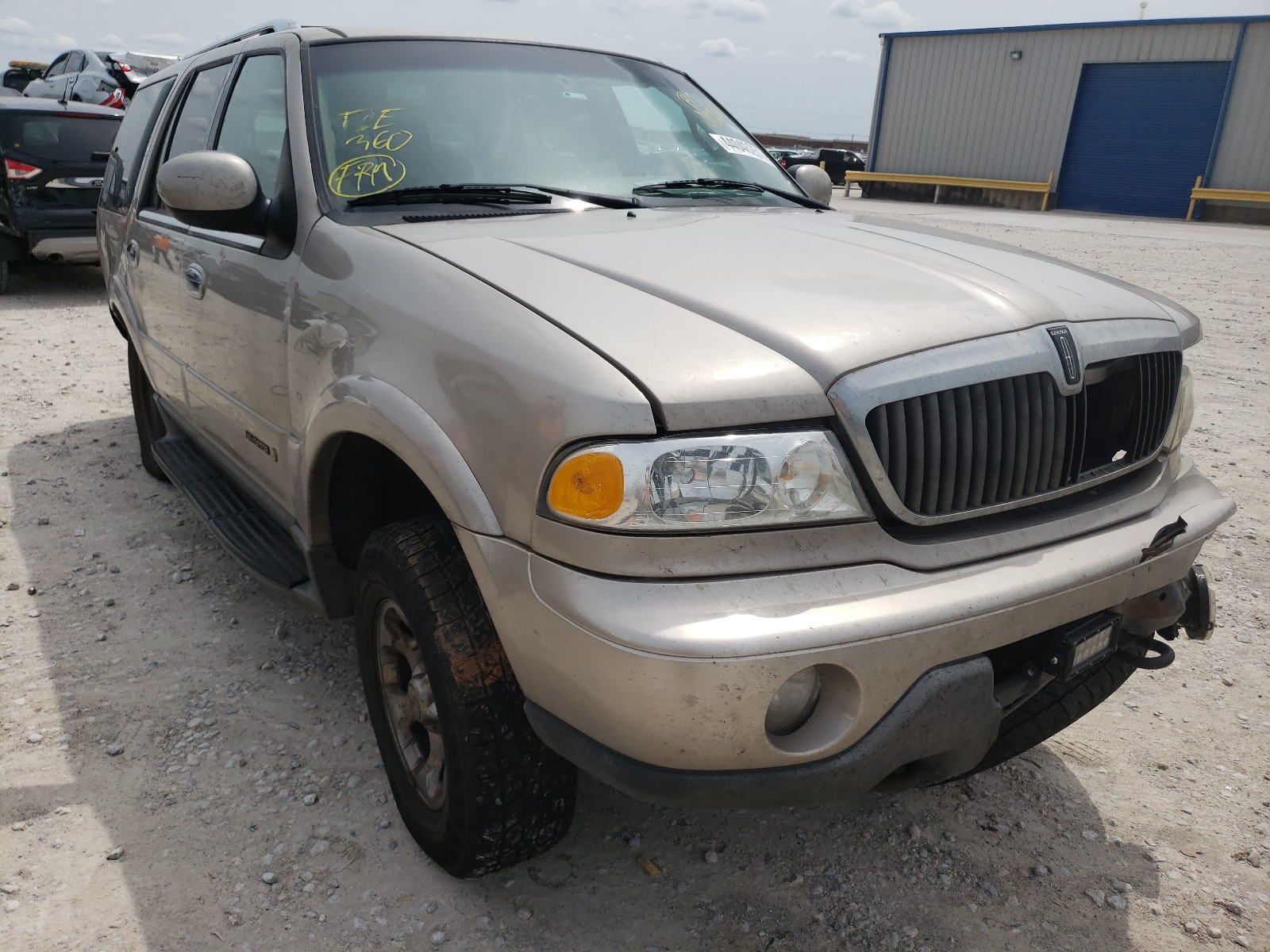 LINCOLN NAVIGATOR 2002 with VIN 5LMFU28R62LJ10672 - Photo from auction