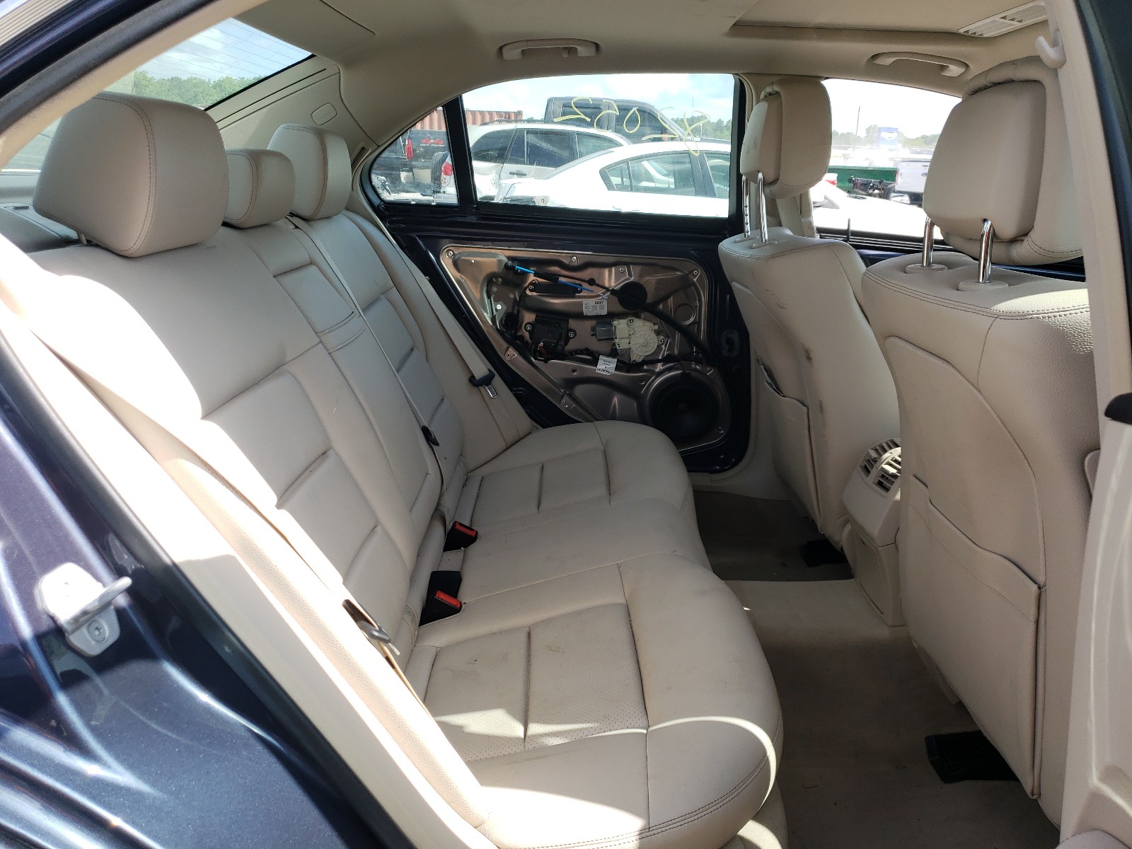 Photo 6 from auction – 2014 MERCEDES-BENZ E 350 with VIN WDDHF5KB5EA906231