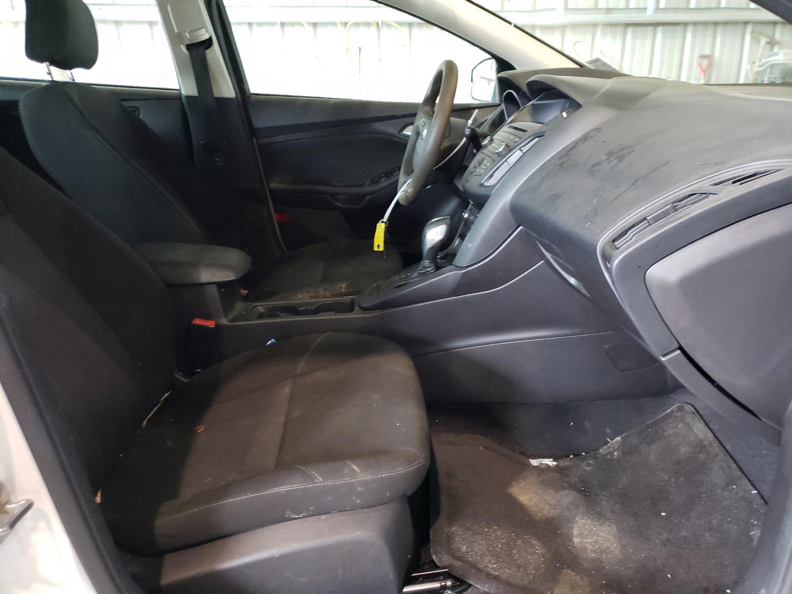 Photo 5 from auction – 2015 FORD FOCUS SE with VIN 1FADP3K24FL249394