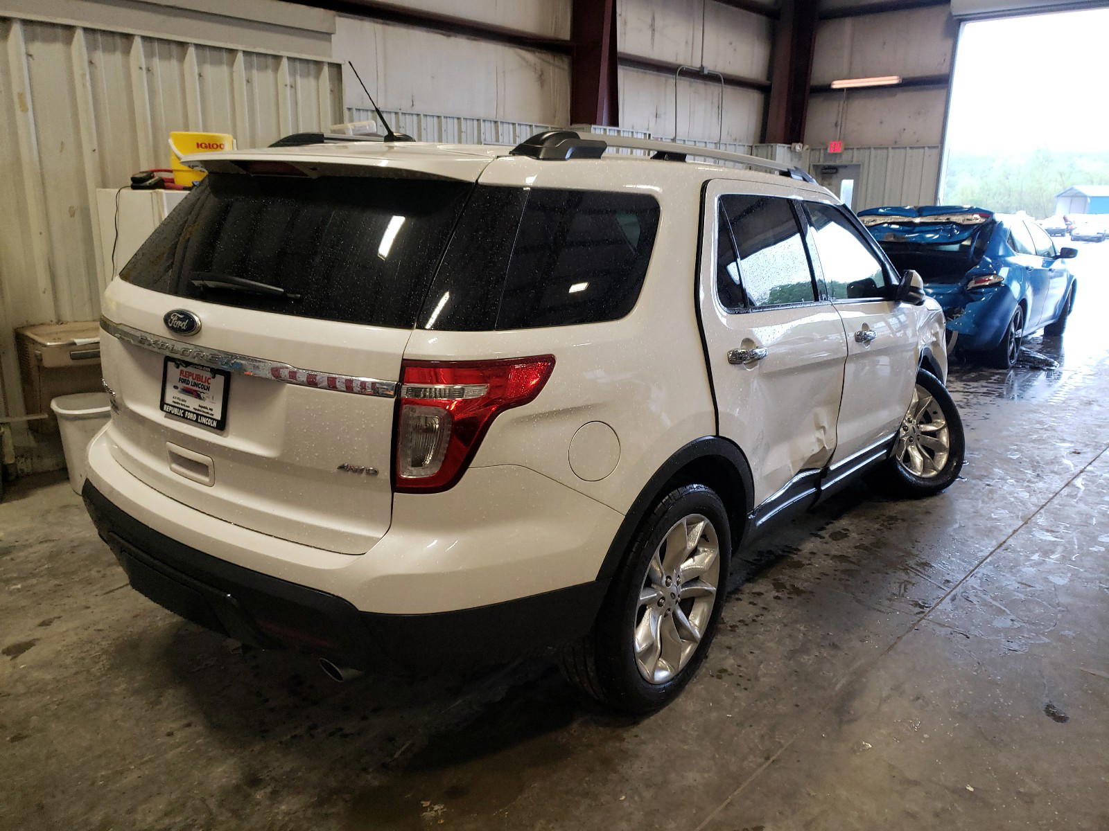 Photo 4 from auction – 2012 FORD EXPLORER L with VIN 1FMHK8F80CGA56360