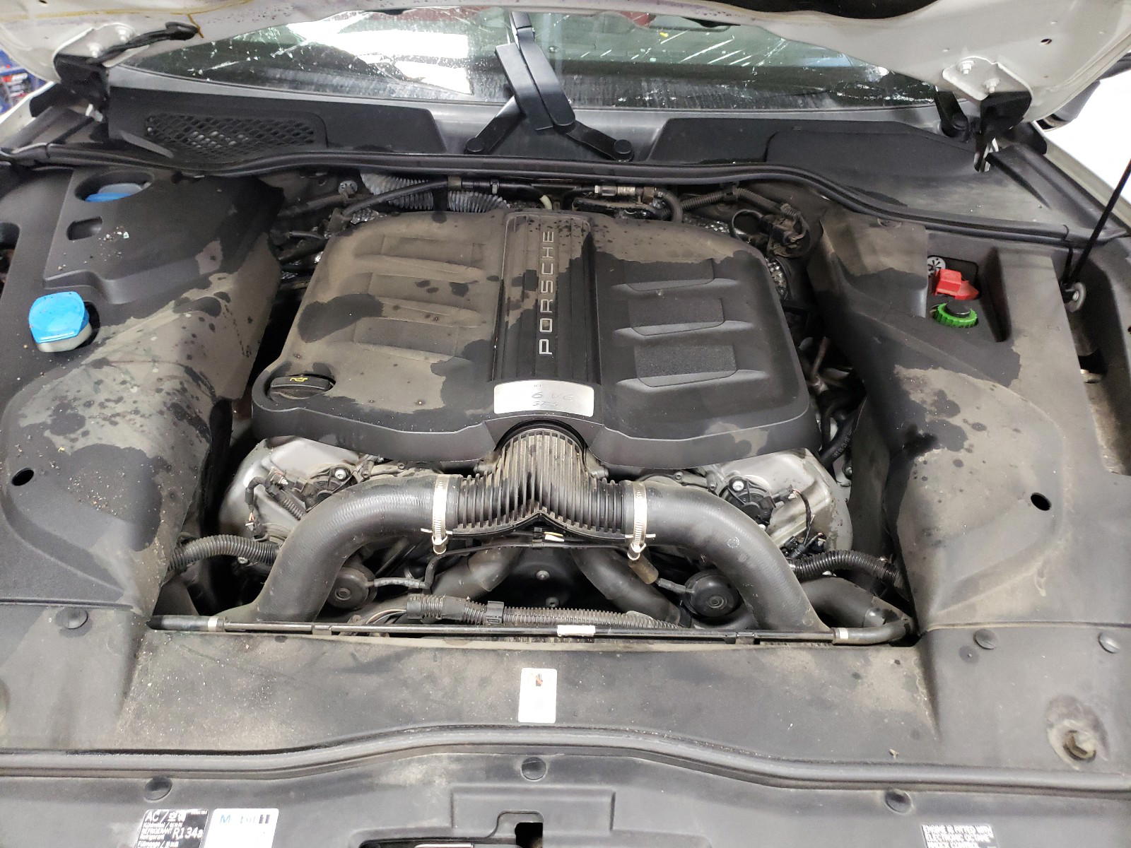 Photo 7 from auction – 2016 PORSCHE CAYENNE GT with VIN WP1AD2A26GLA76513