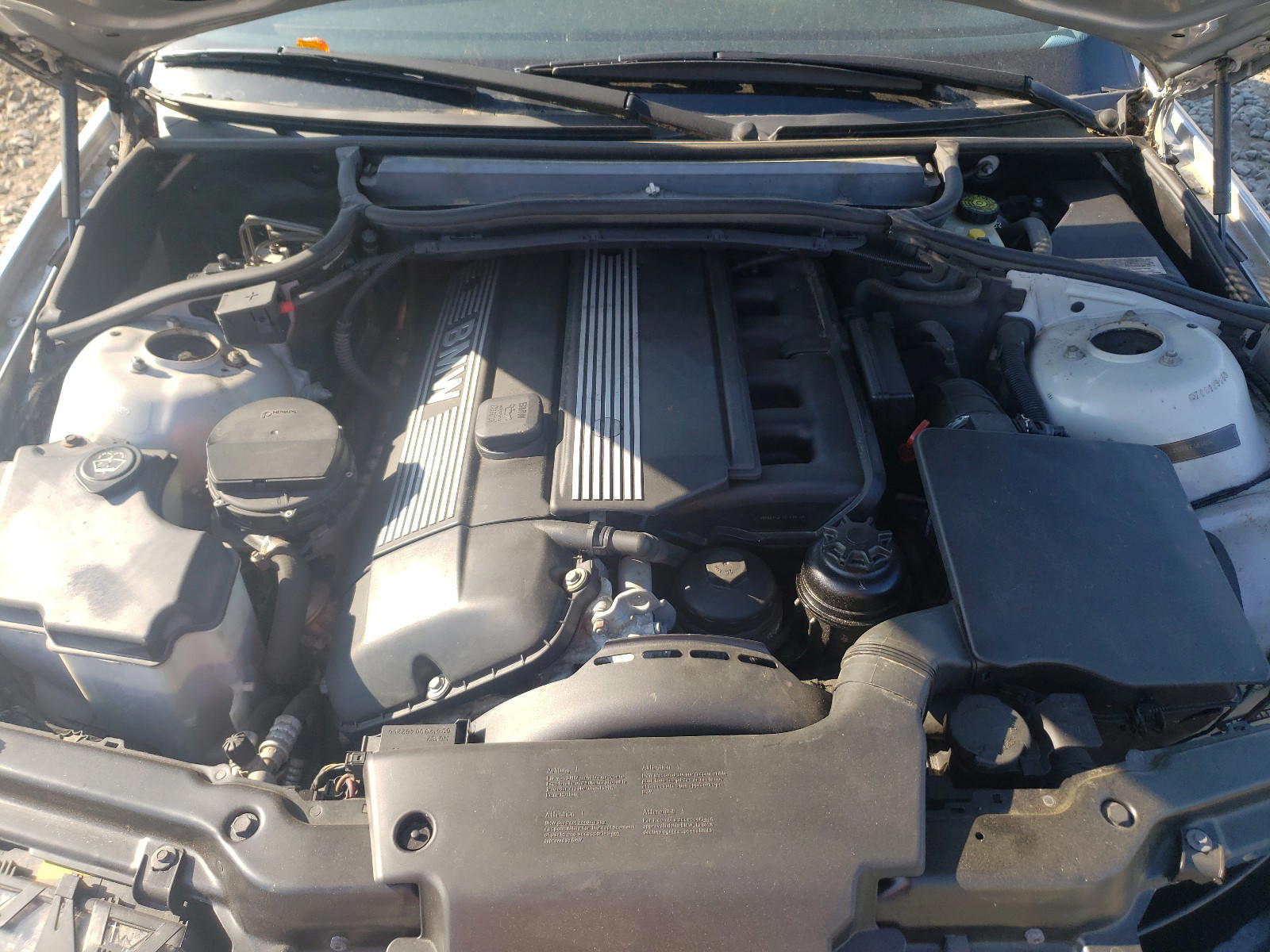 Photo 7 from auction – 2001 BMW 325 IT with VIN WBAAW334X1ET42933