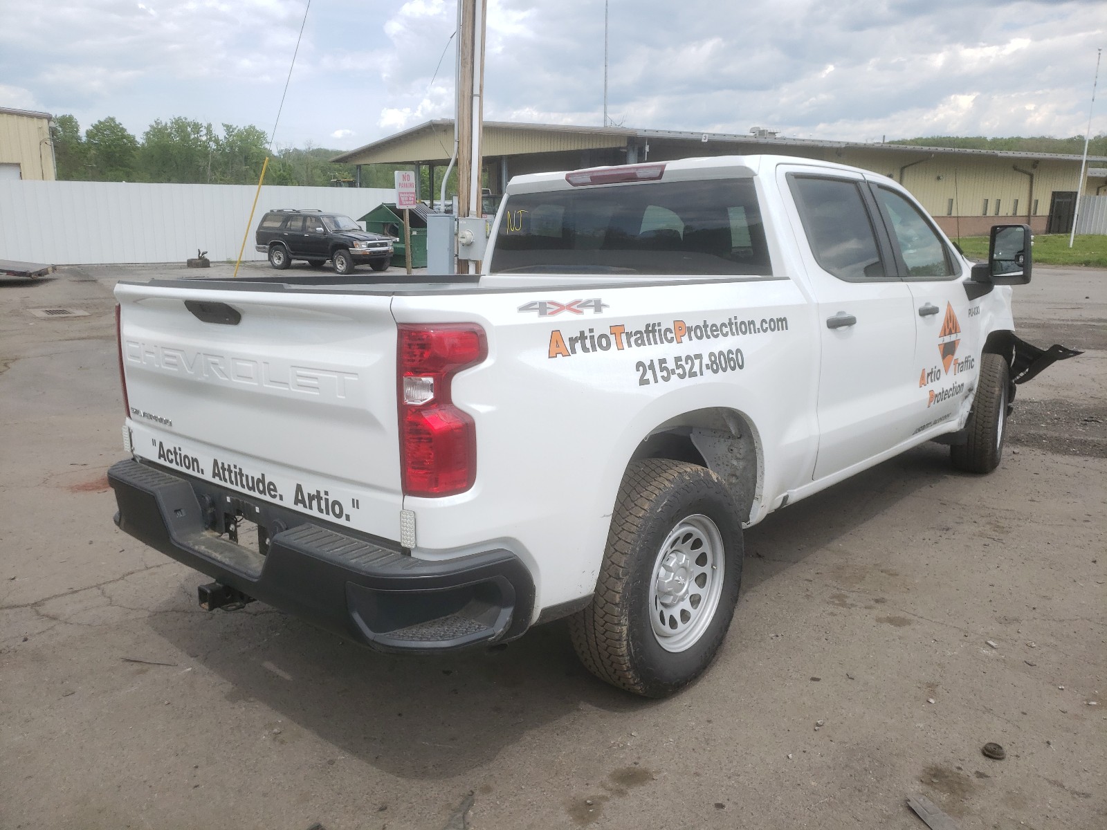 Photo 4 from auction – 2021 CHEVROLET SILVERADO with VIN 1GCPYAEH1MZ185687