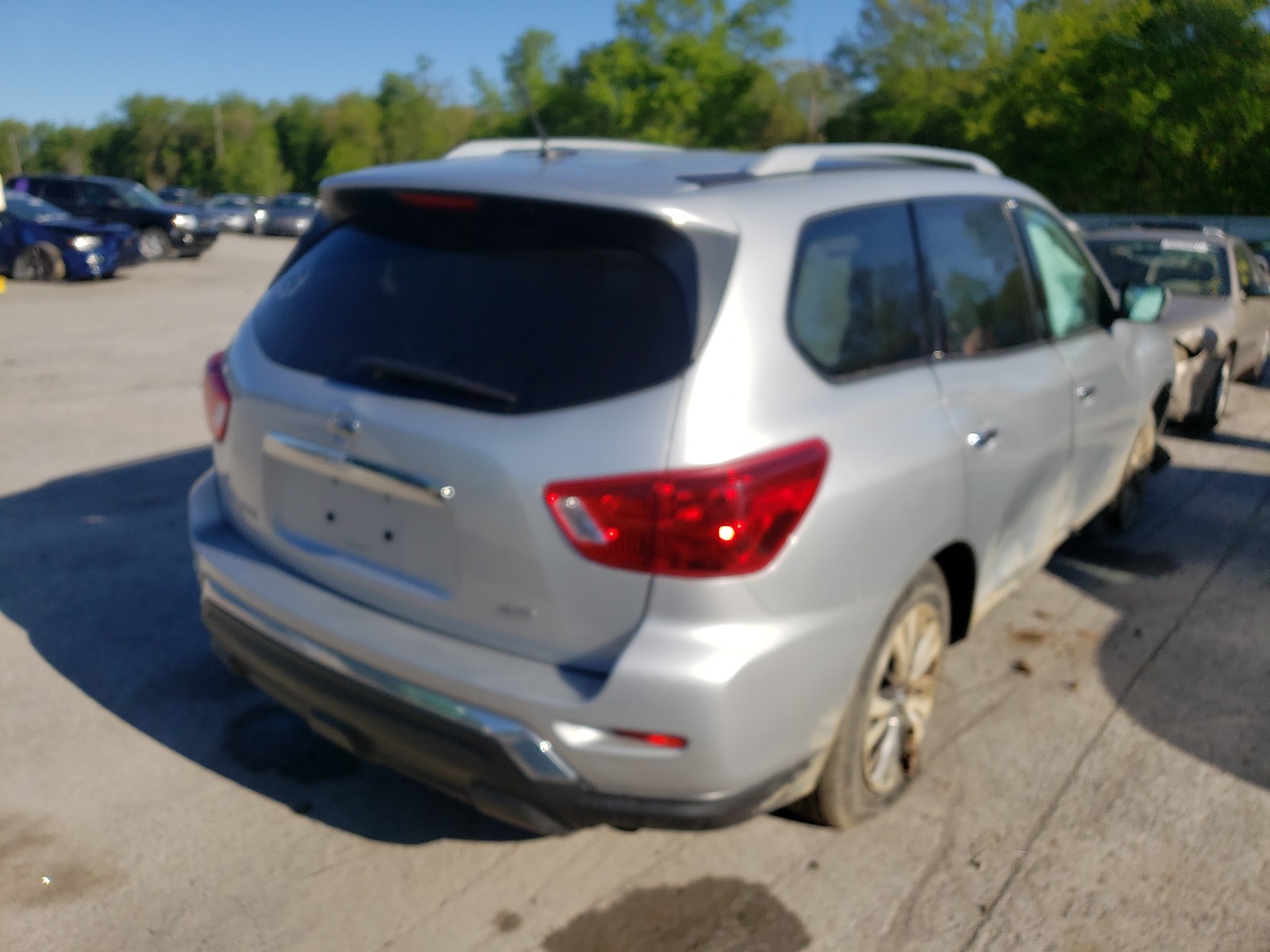Photo 4 from auction – 2017 NISSAN PATHFINDER with VIN 5N1DR2MMXHC695142