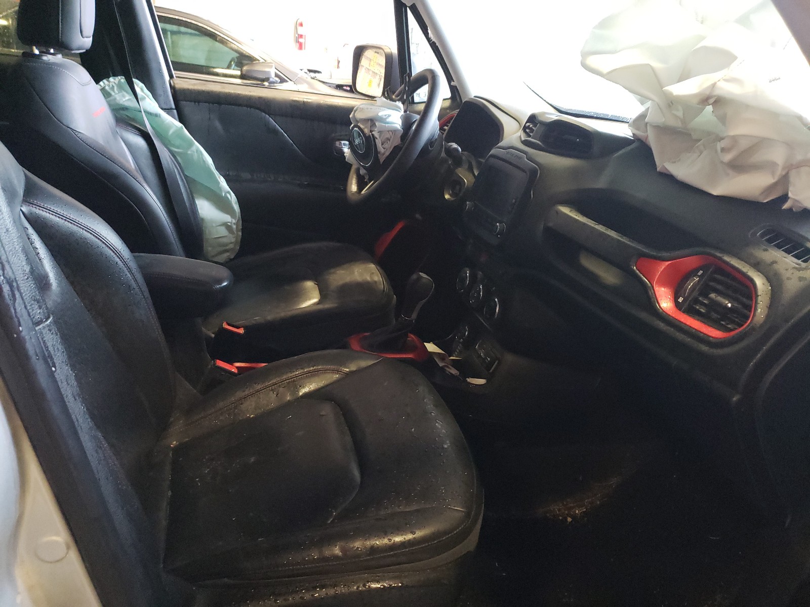 Photo 5 from auction – 2017 JEEP RENEGADE T with VIN ZACCJBCBXHPF94704