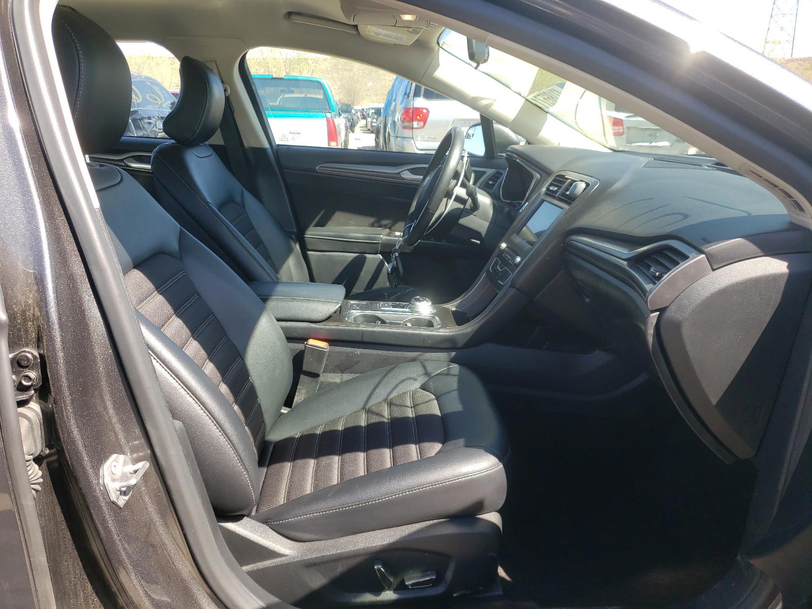 Photo 5 from auction – 2017 FORD FUSION SE with VIN 3FA6P0HD3HR407650