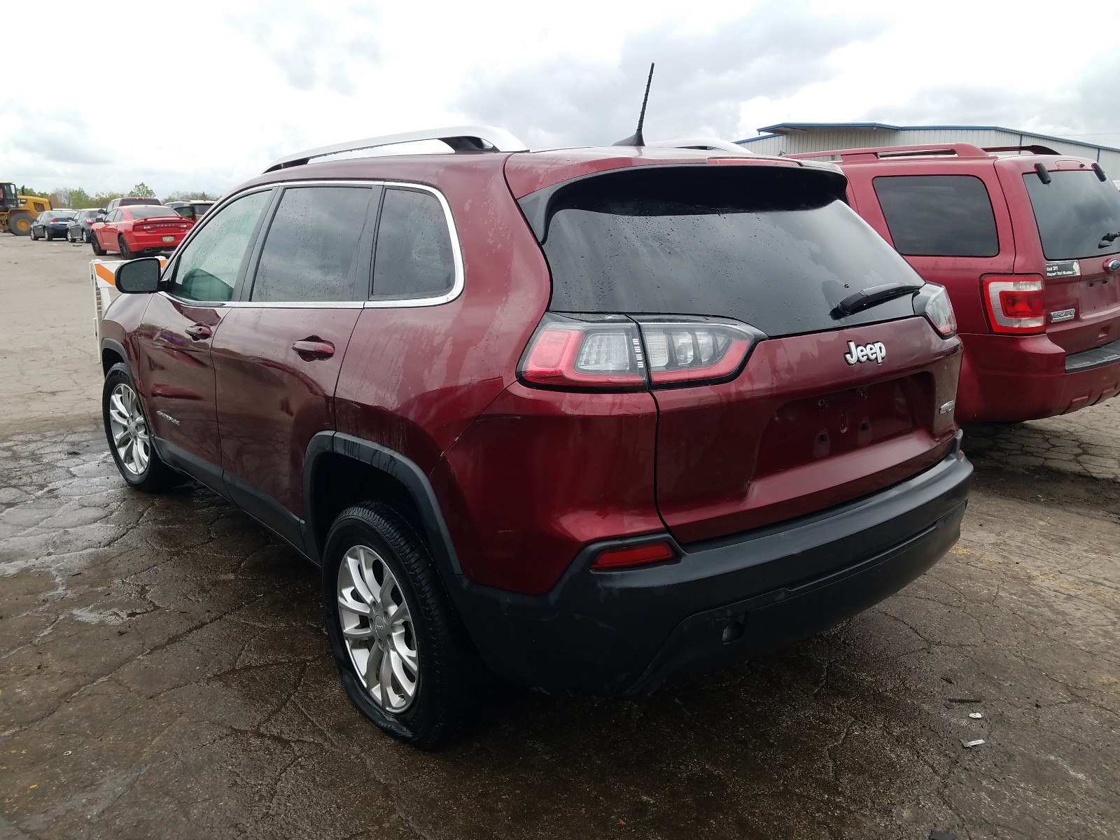 Photo 3 from auction – 2019 JEEP CHEROKEE L with VIN 1C4PJLCB9KD365699