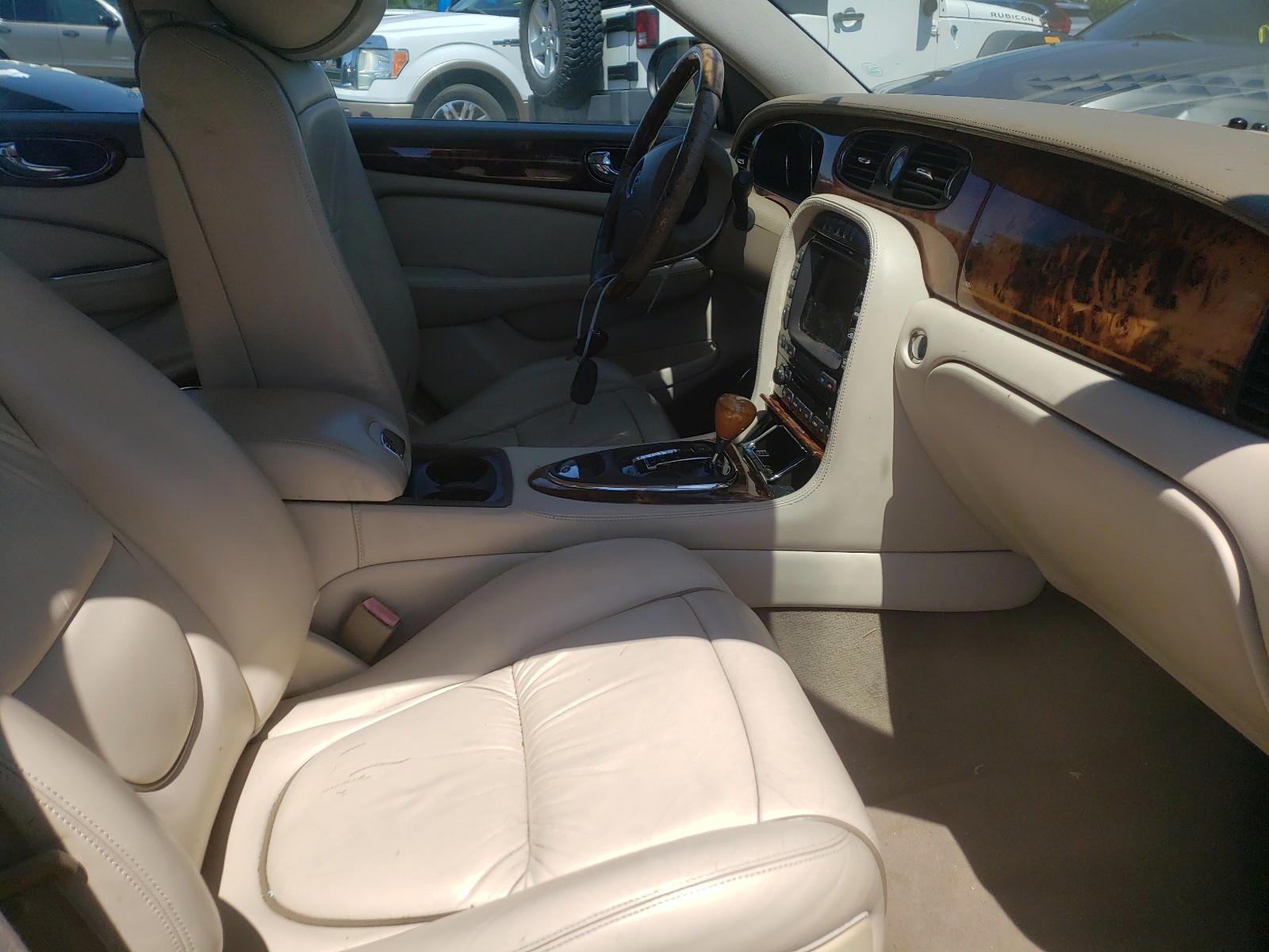 Photo 5 from auction – 2004 JAGUAR VANDENPLAS with VIN SAJEA74C84SG10629