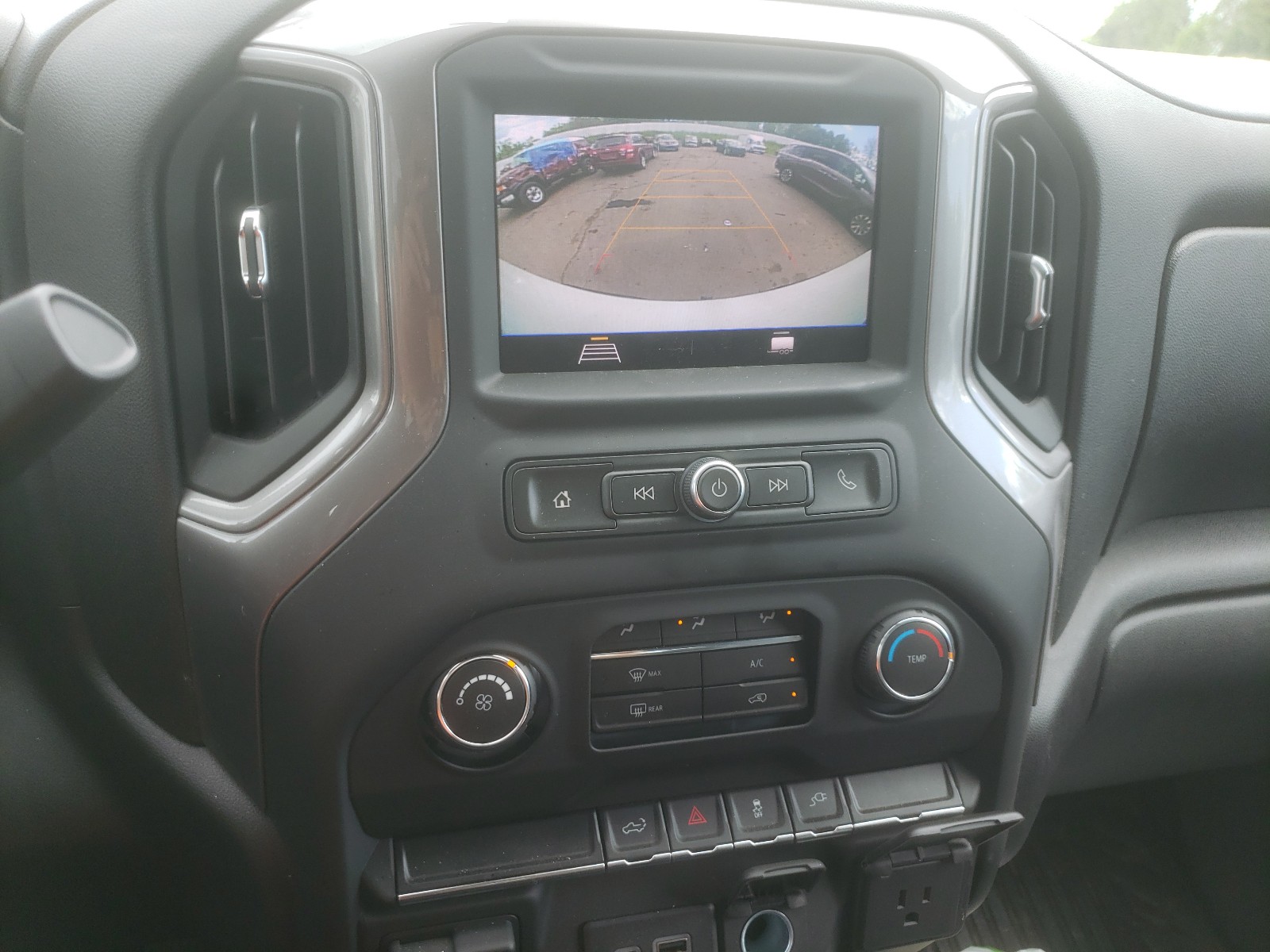 Photo 9 from auction – 2021 CHEVROLET SILVERADO with VIN 1GCPYAEH1MZ185687