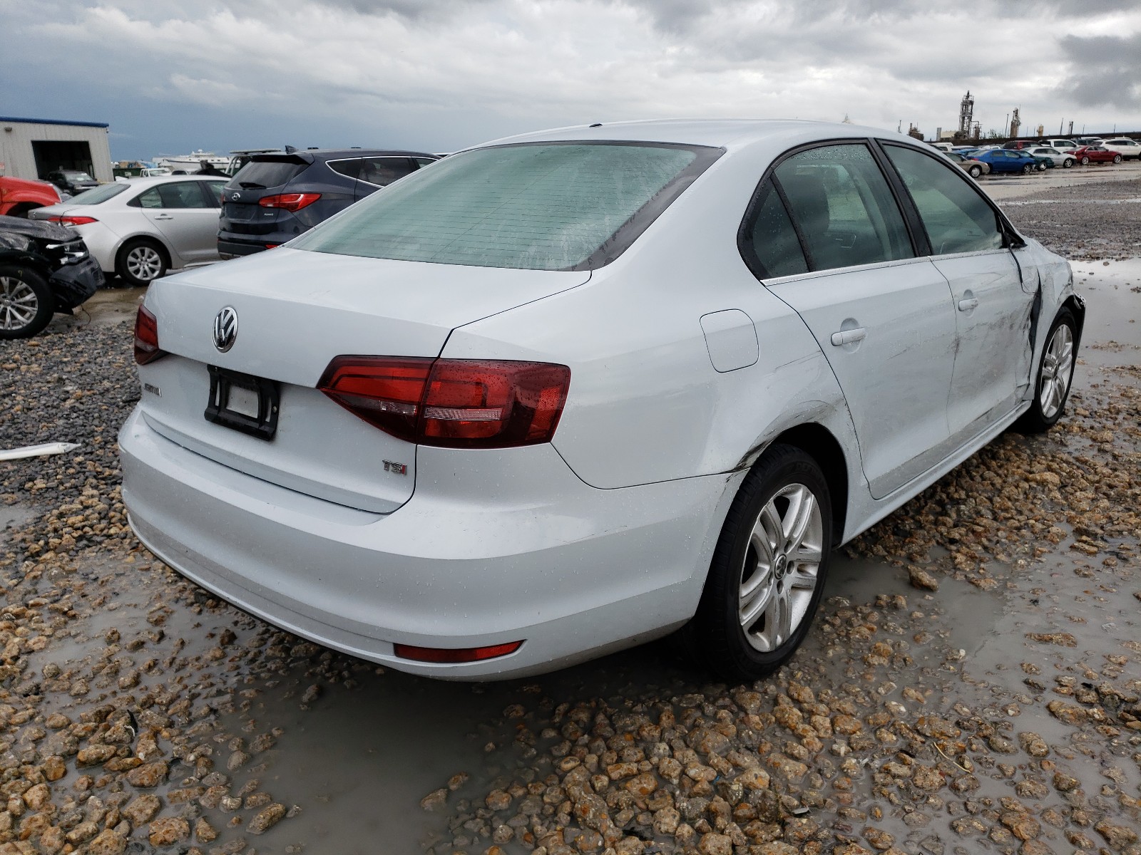 Photo 4 from auction – 2017 VOLKSWAGEN JETTA S with VIN 3VW2B7AJ6HM324806