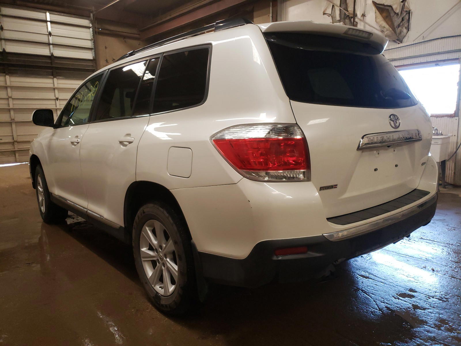 Photo 3 from auction – 2011 TOYOTA HIGHLANDER with VIN 5TDBK3EH3BS092529