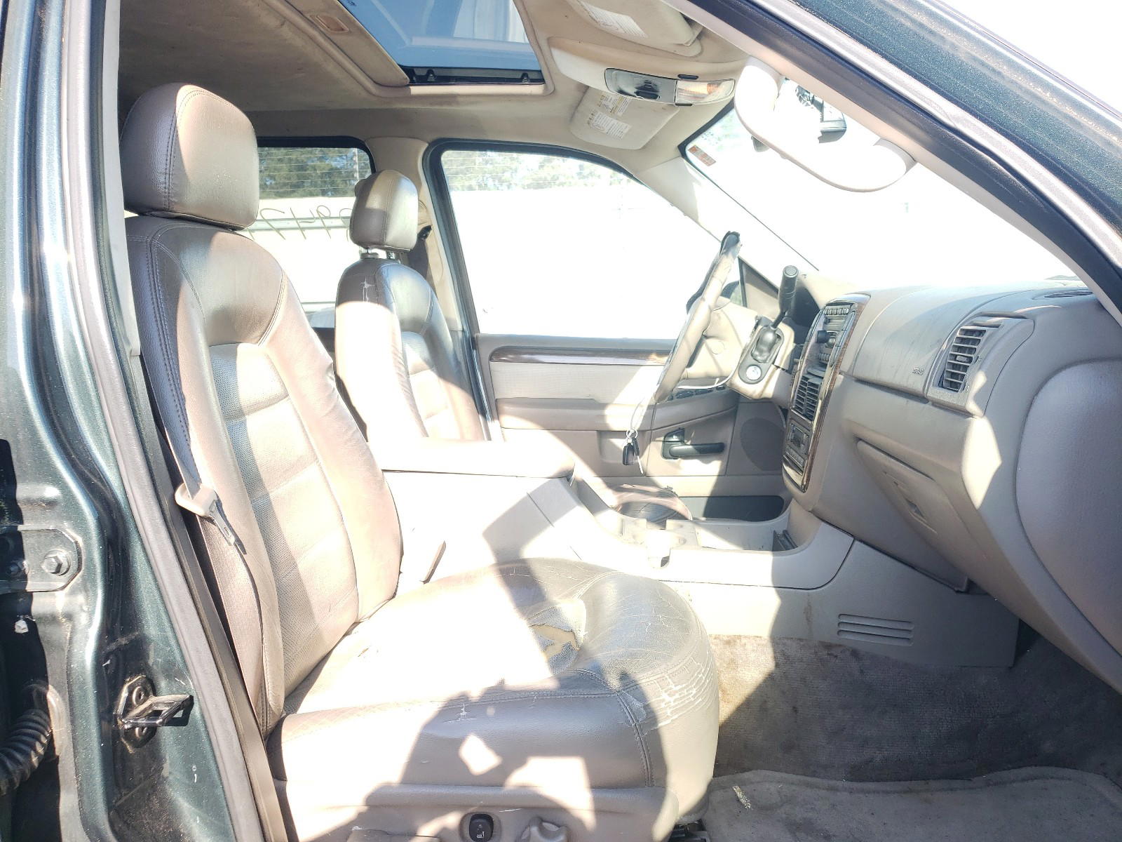 Photo 5 from auction – 2003 FORD EXPLORER E with VIN 1FMZU74W33UA82060