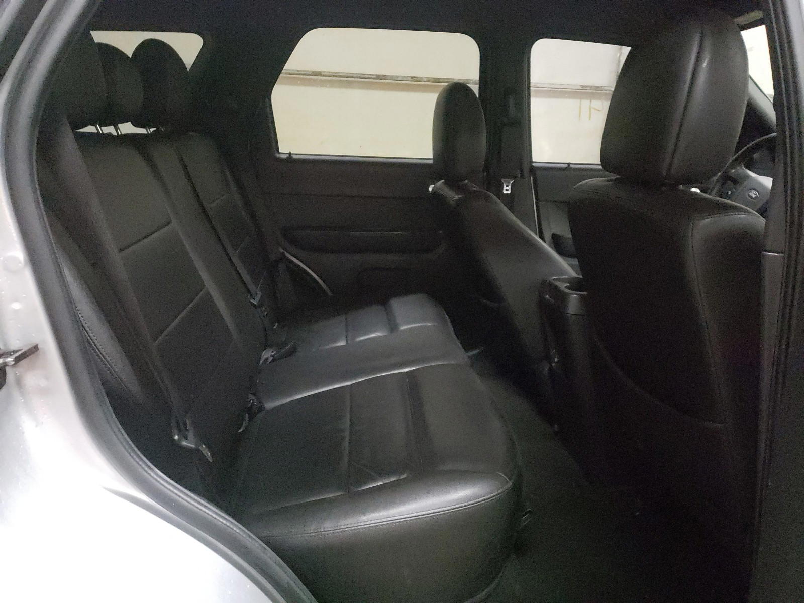 Photo 6 from auction – 2010 FORD ESCAPE LIM with VIN 1FMCU0E79AKA34043