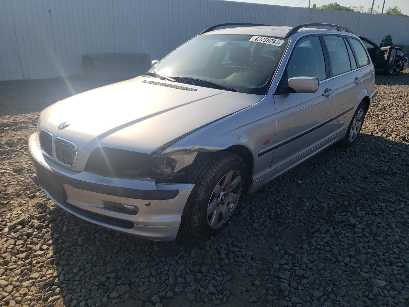 صورة رقم 2 من المزاد - 2001 BMW 325 IT مع VIN WBAAW334X1ET42933