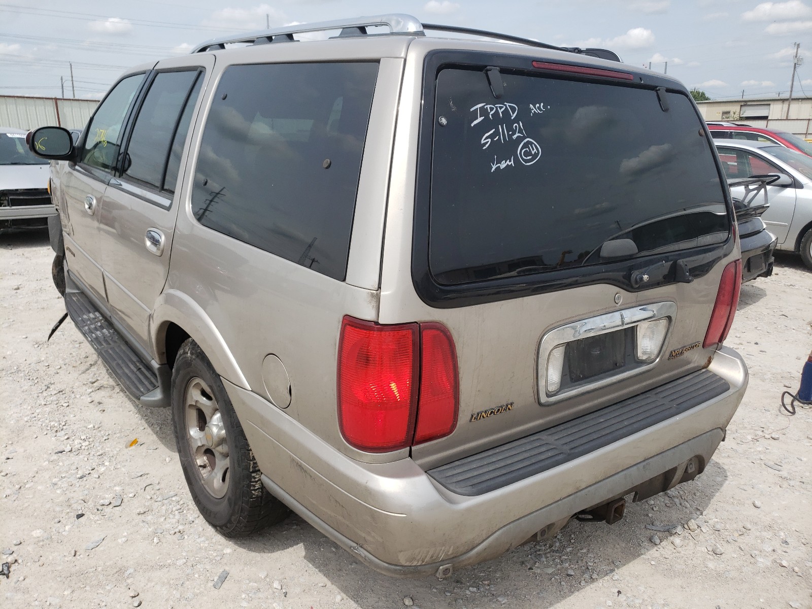 Photo 3 from auction – 2002 LINCOLN NAVIGATOR with VIN 5LMFU28R62LJ10672