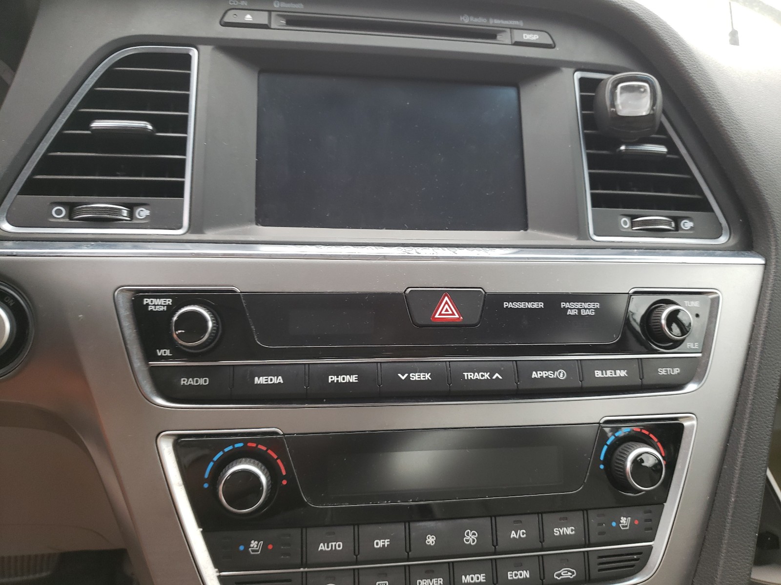 Photo 9 from auction – 2017 HYUNDAI SONATA HYB with VIN KMHE34L16HA050413